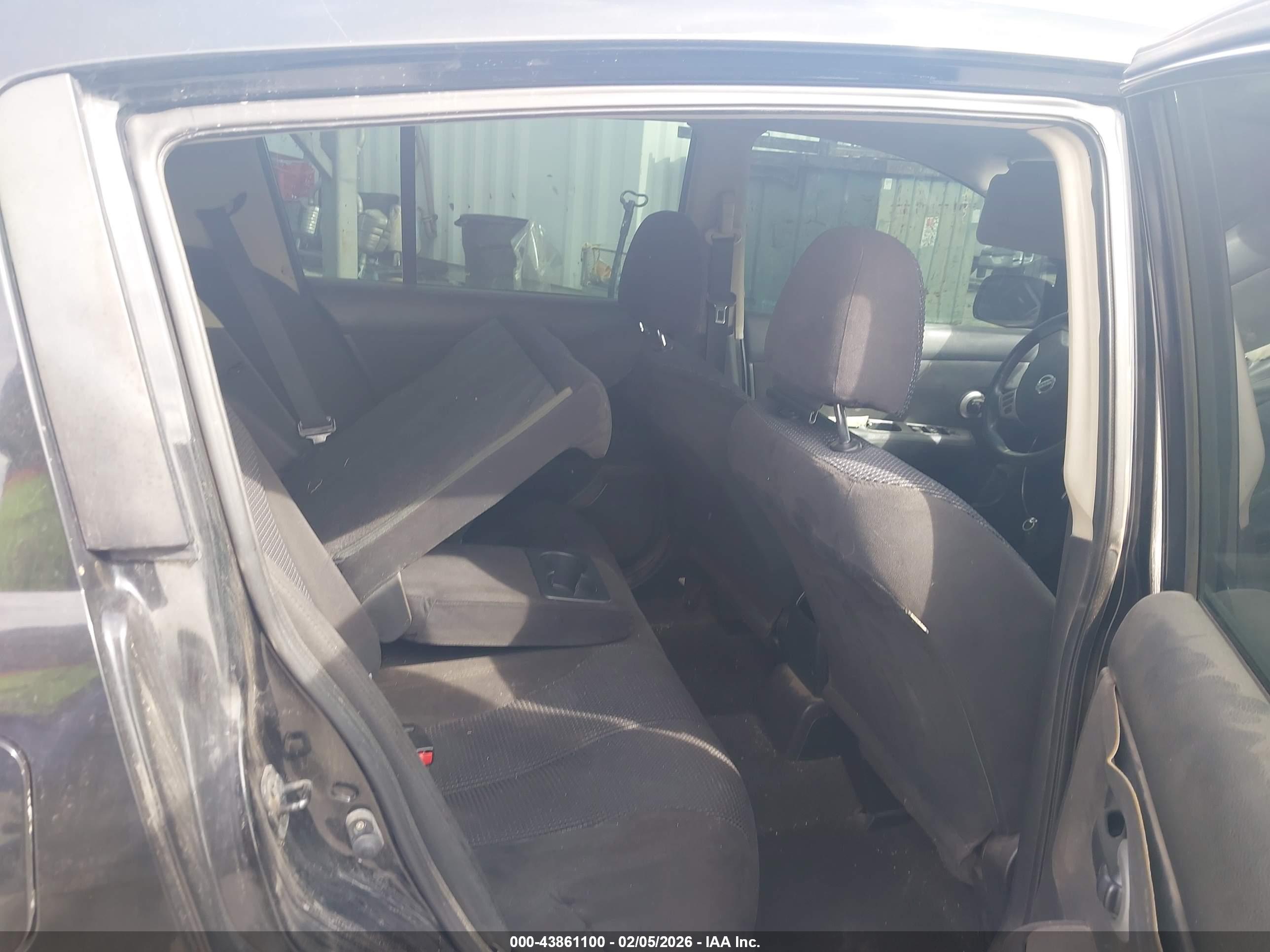 NISSAN VERSA image 8
