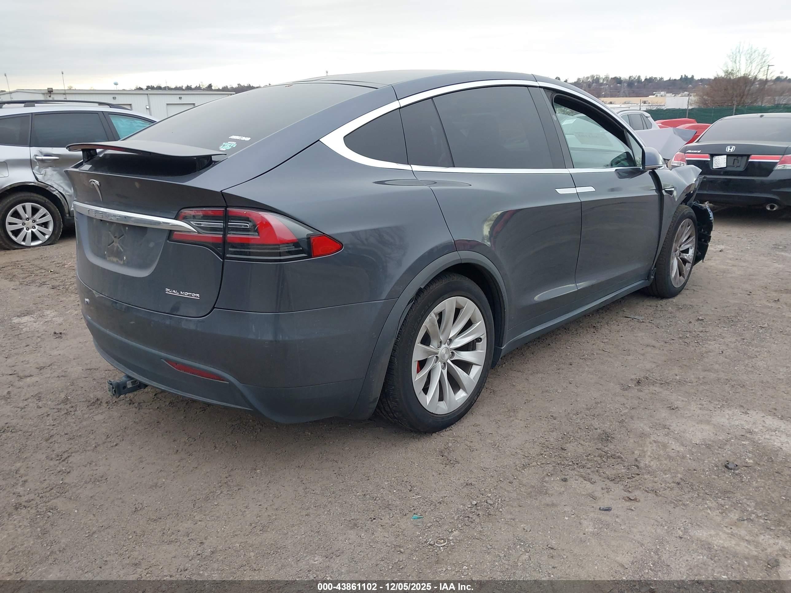 TESLA MODEL image 4