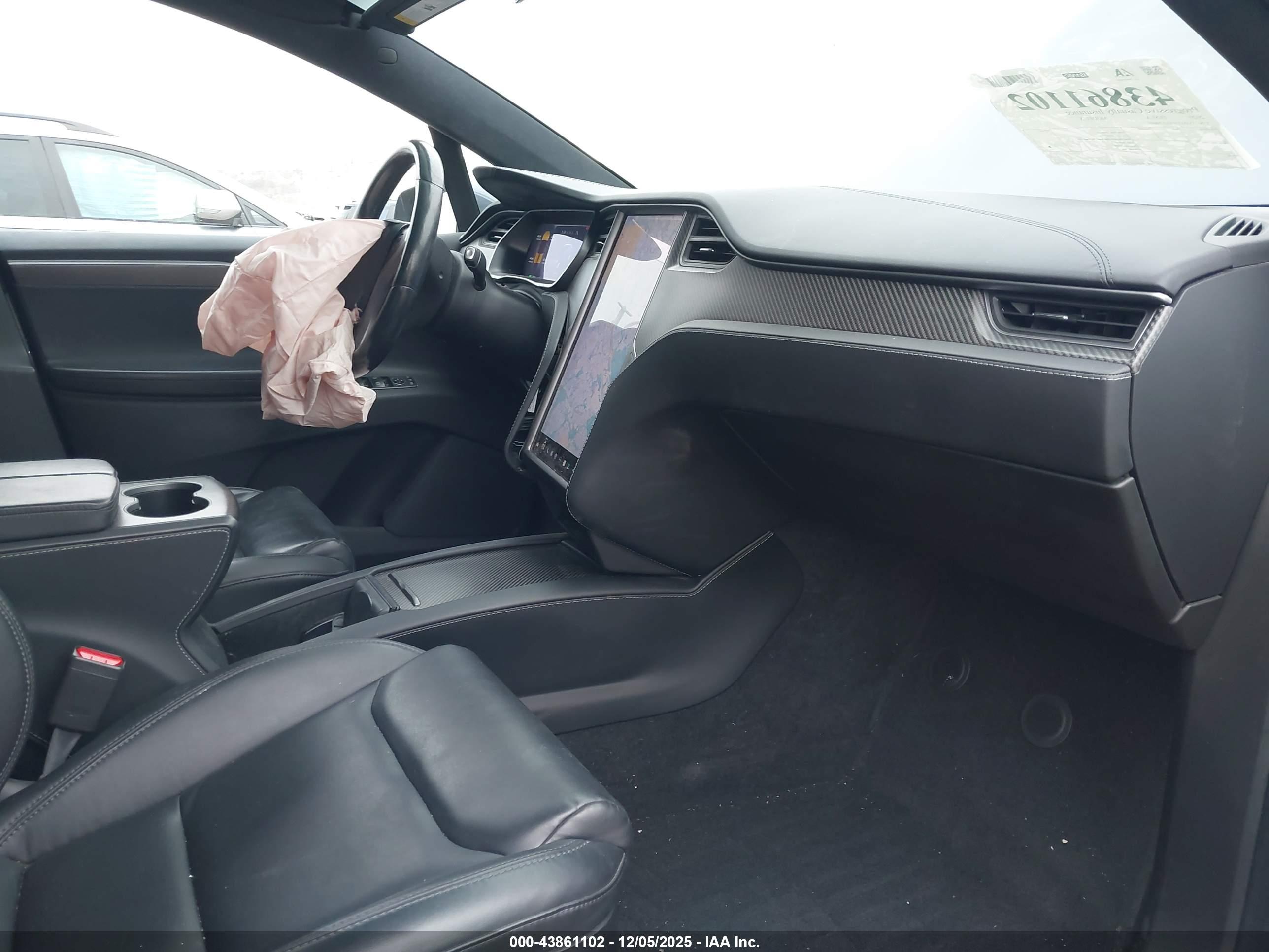 TESLA MODEL image 5