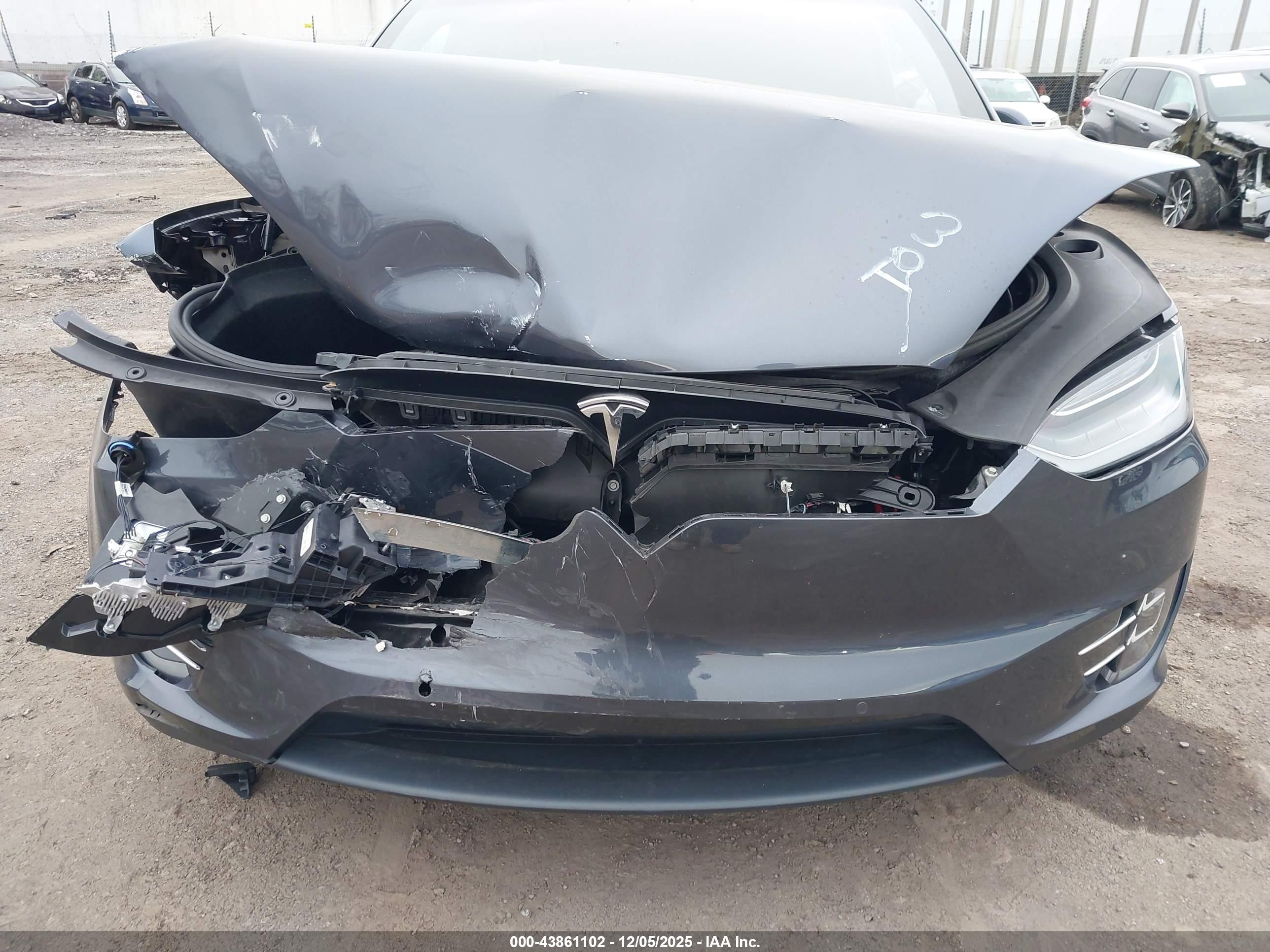 TESLA MODEL image 6