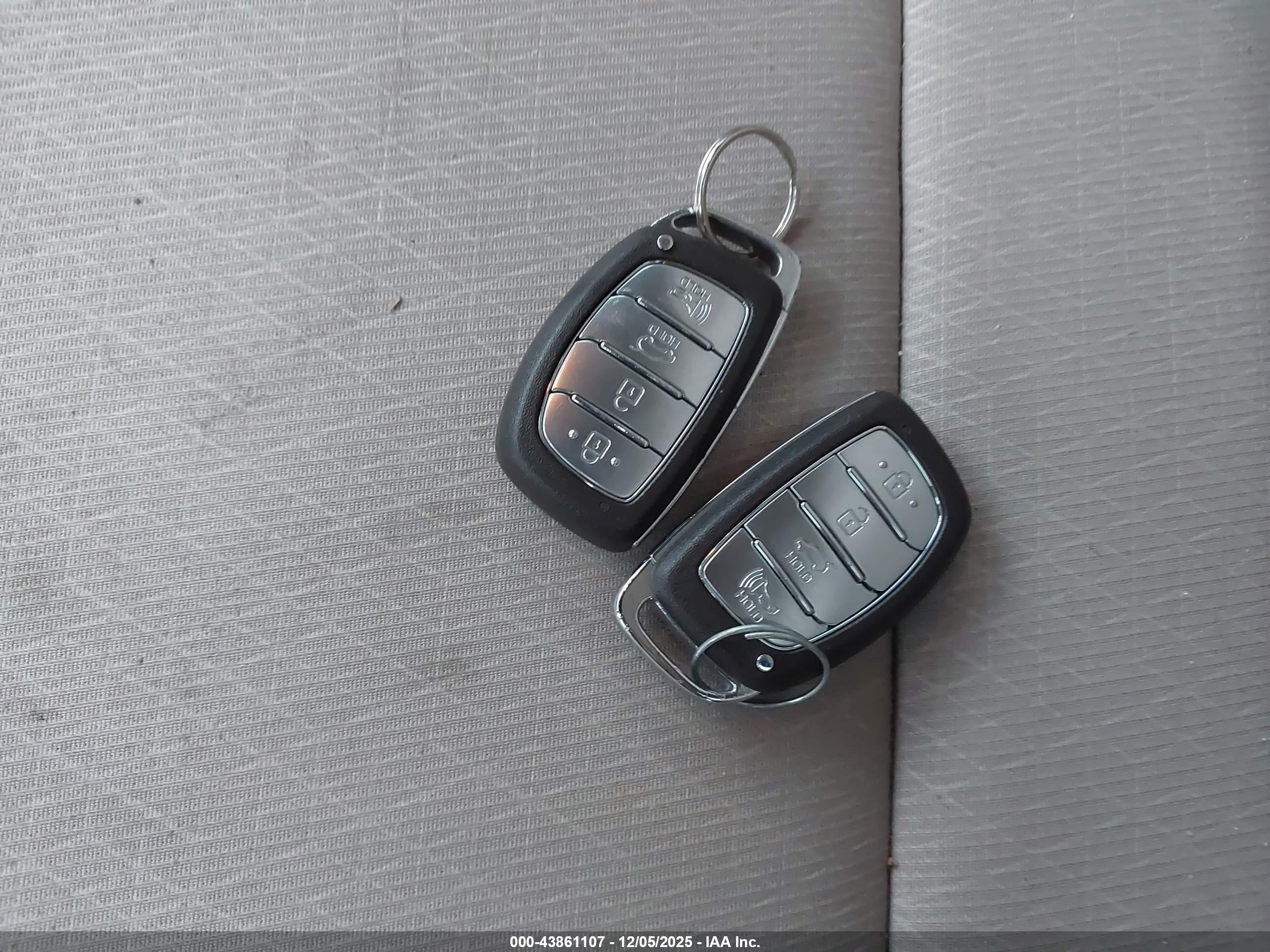 HYUNDAI TUCSON image 11