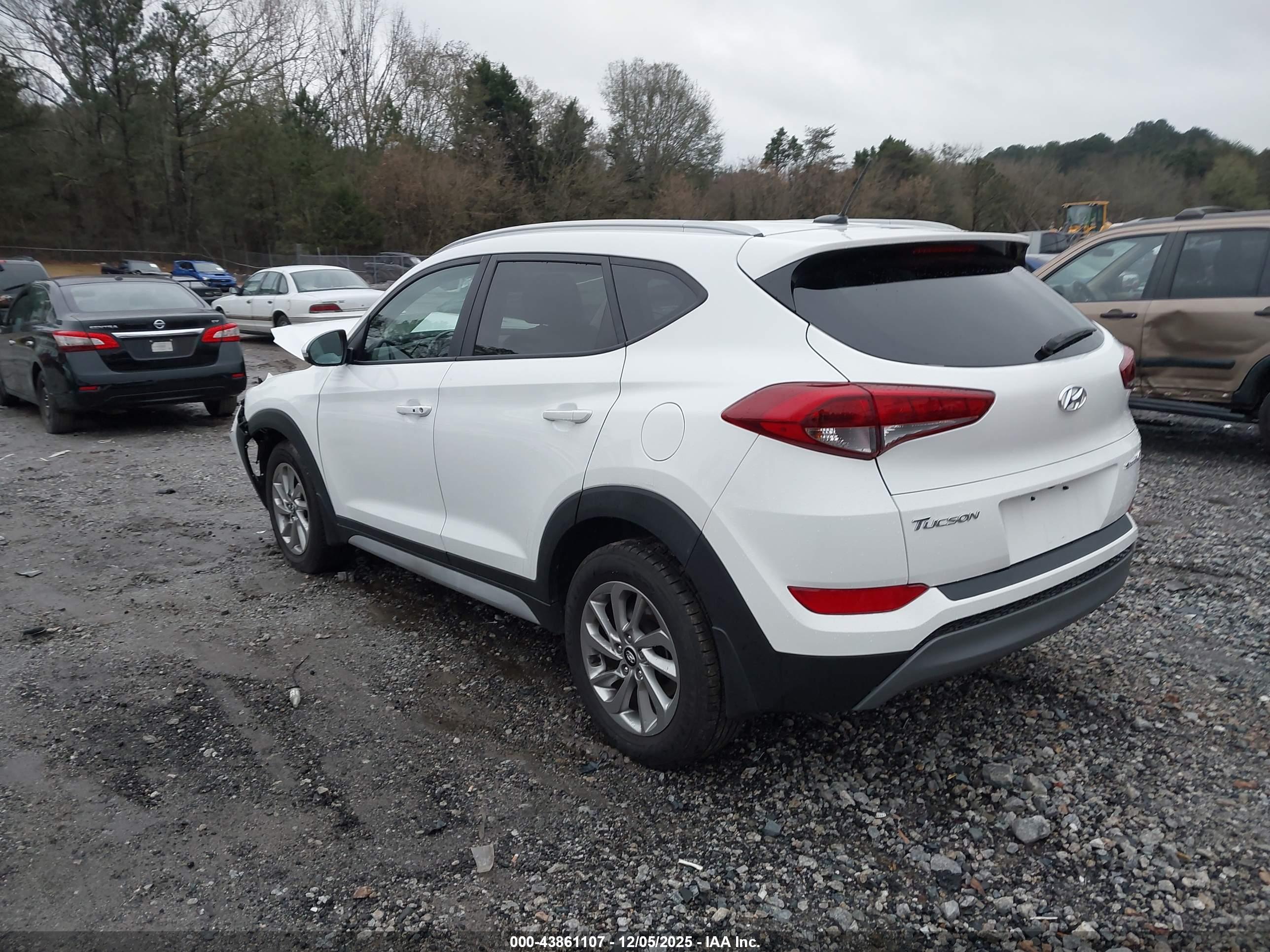 HYUNDAI TUCSON image 3