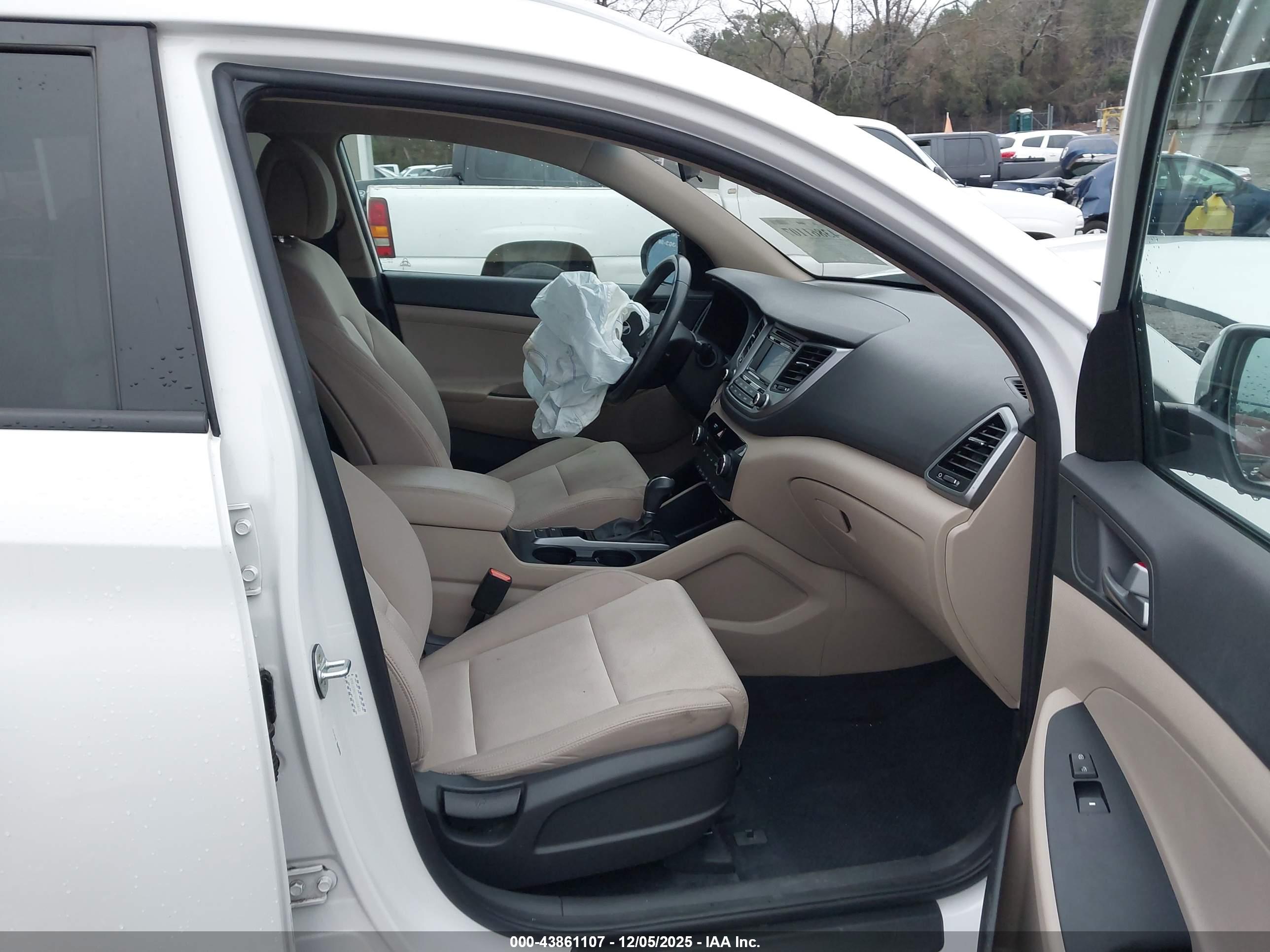 HYUNDAI TUCSON image 5