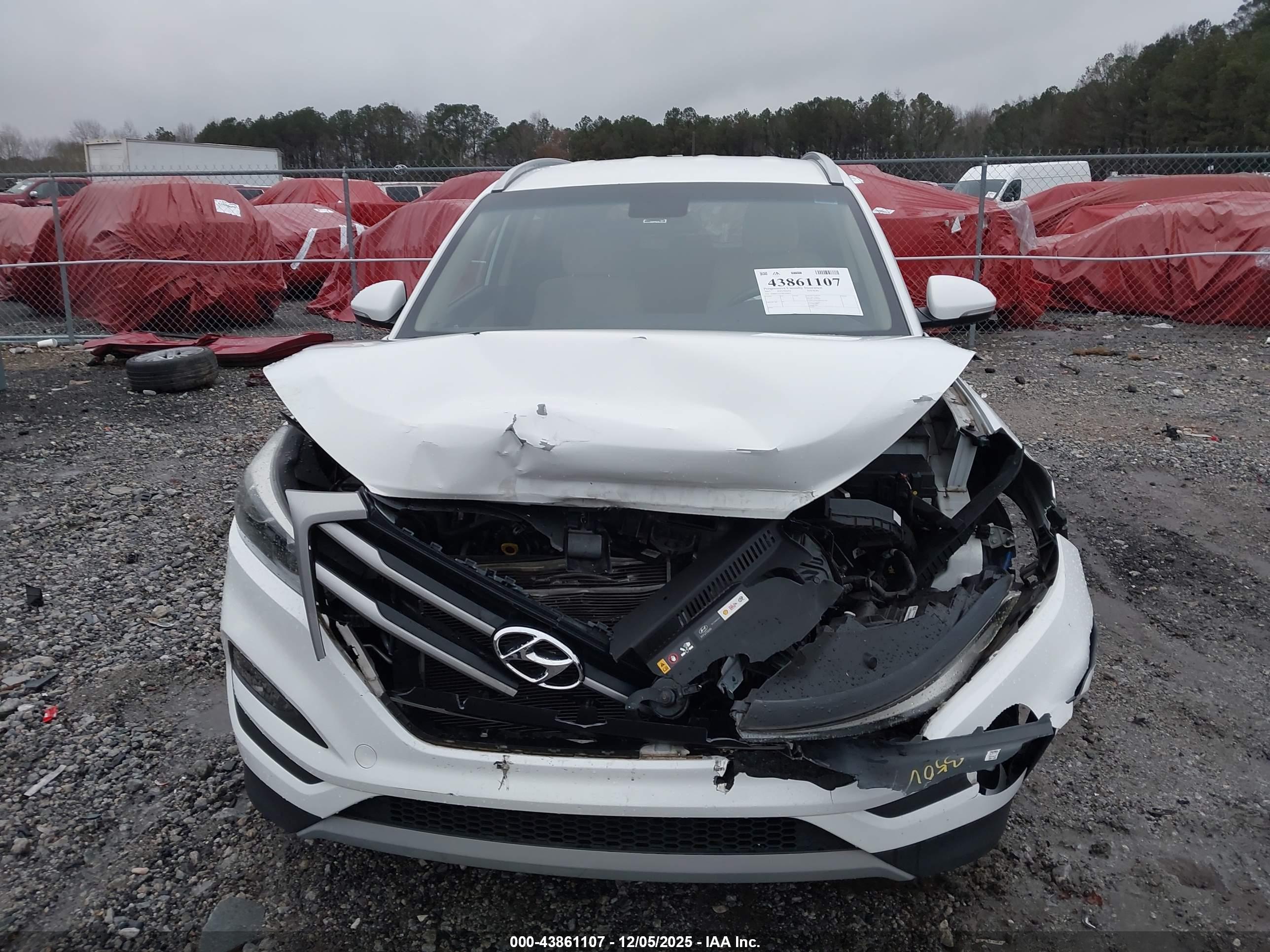 HYUNDAI TUCSON image 6