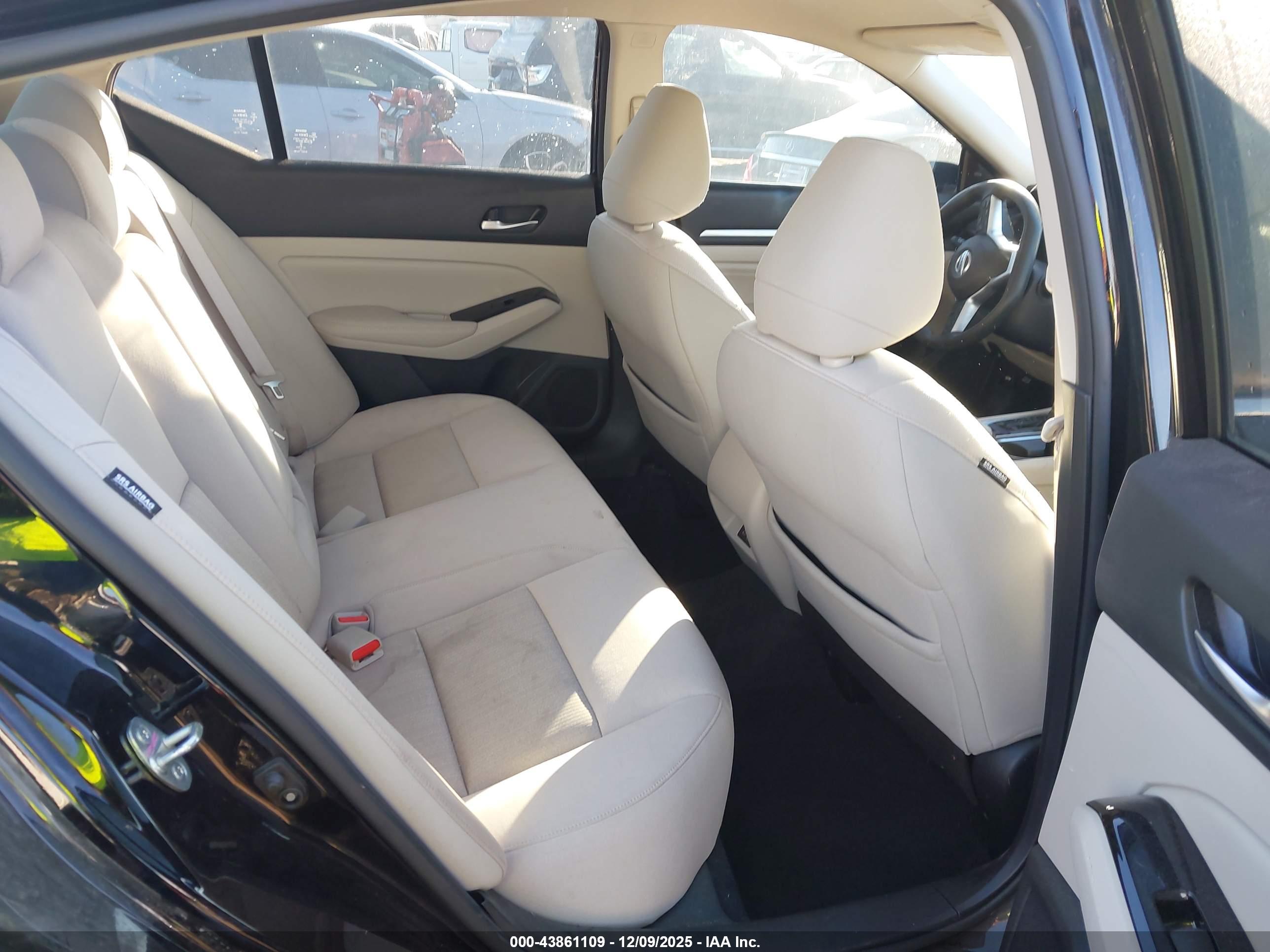 NISSAN ALTIMA image 8