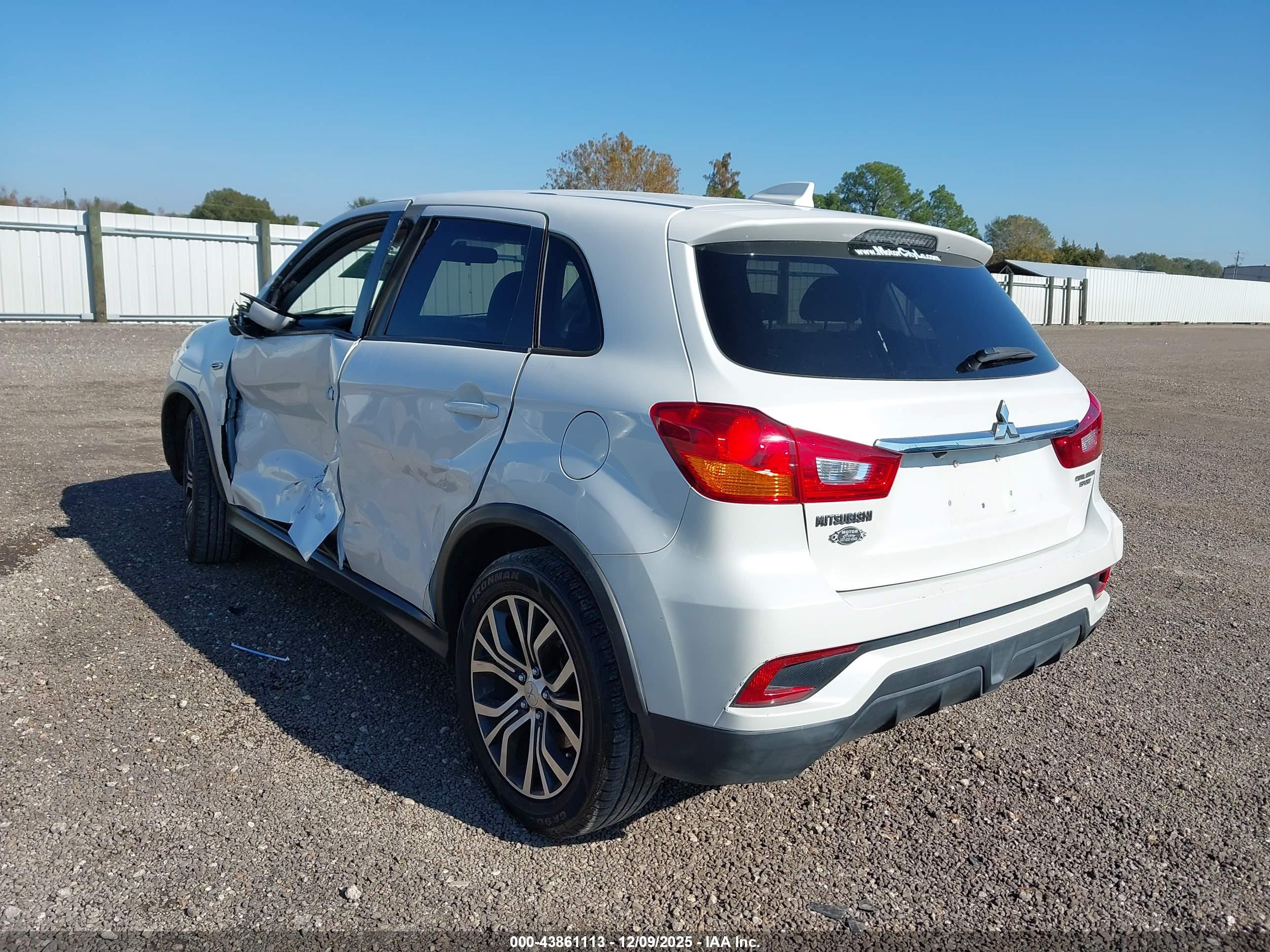 MITSUBISHI OUTLANDER image 3