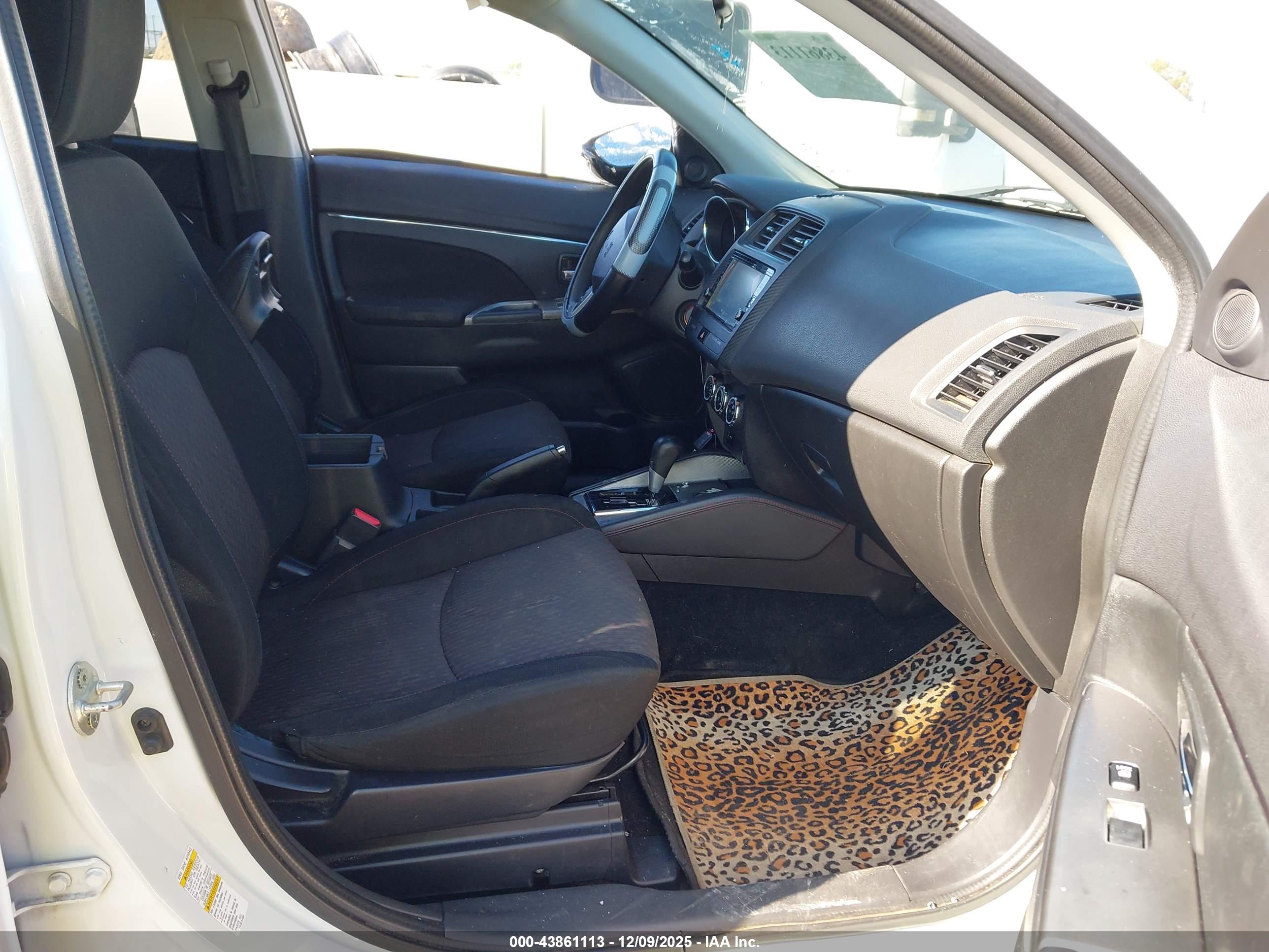 MITSUBISHI OUTLANDER image 5