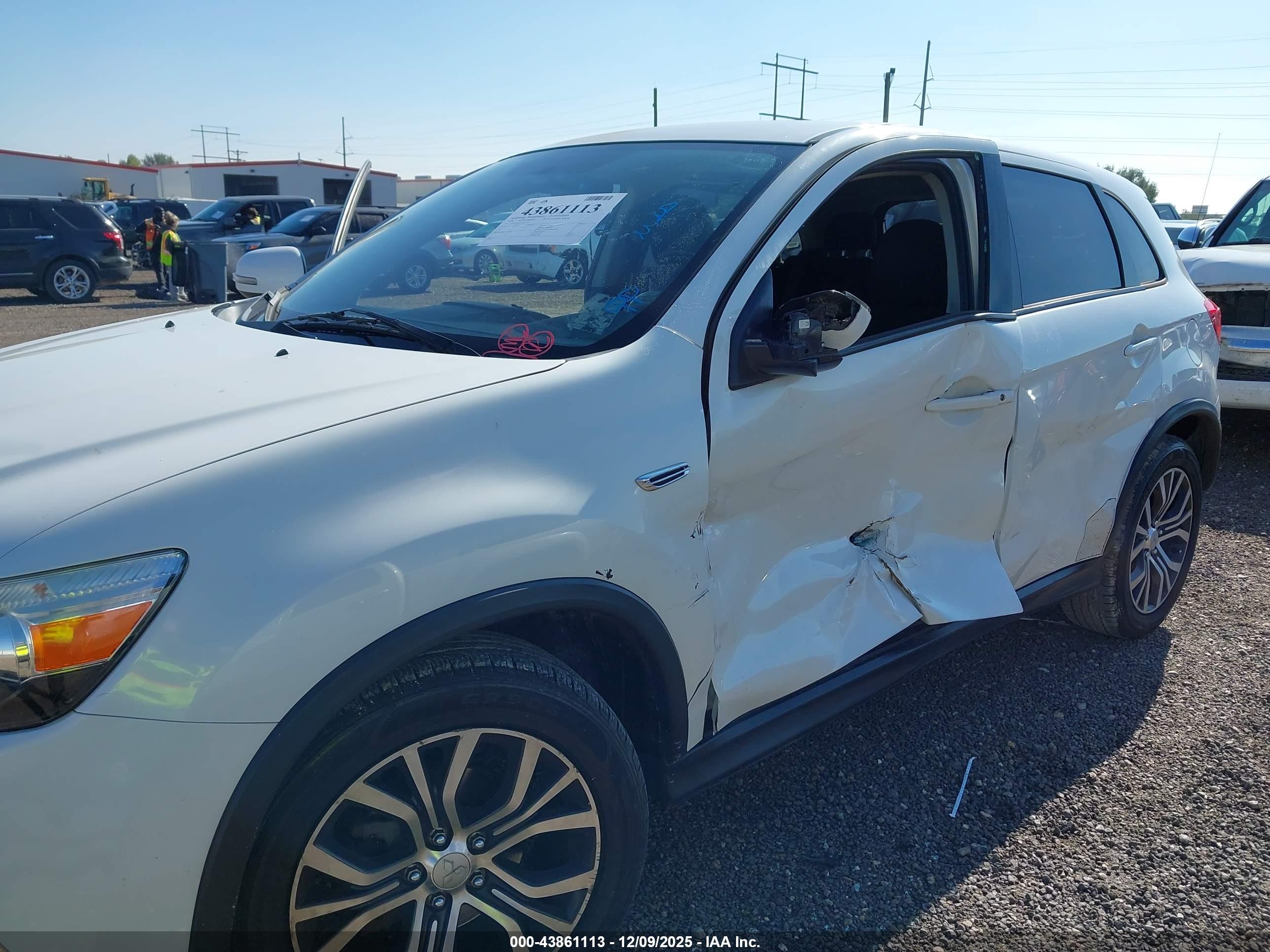 MITSUBISHI OUTLANDER image 6
