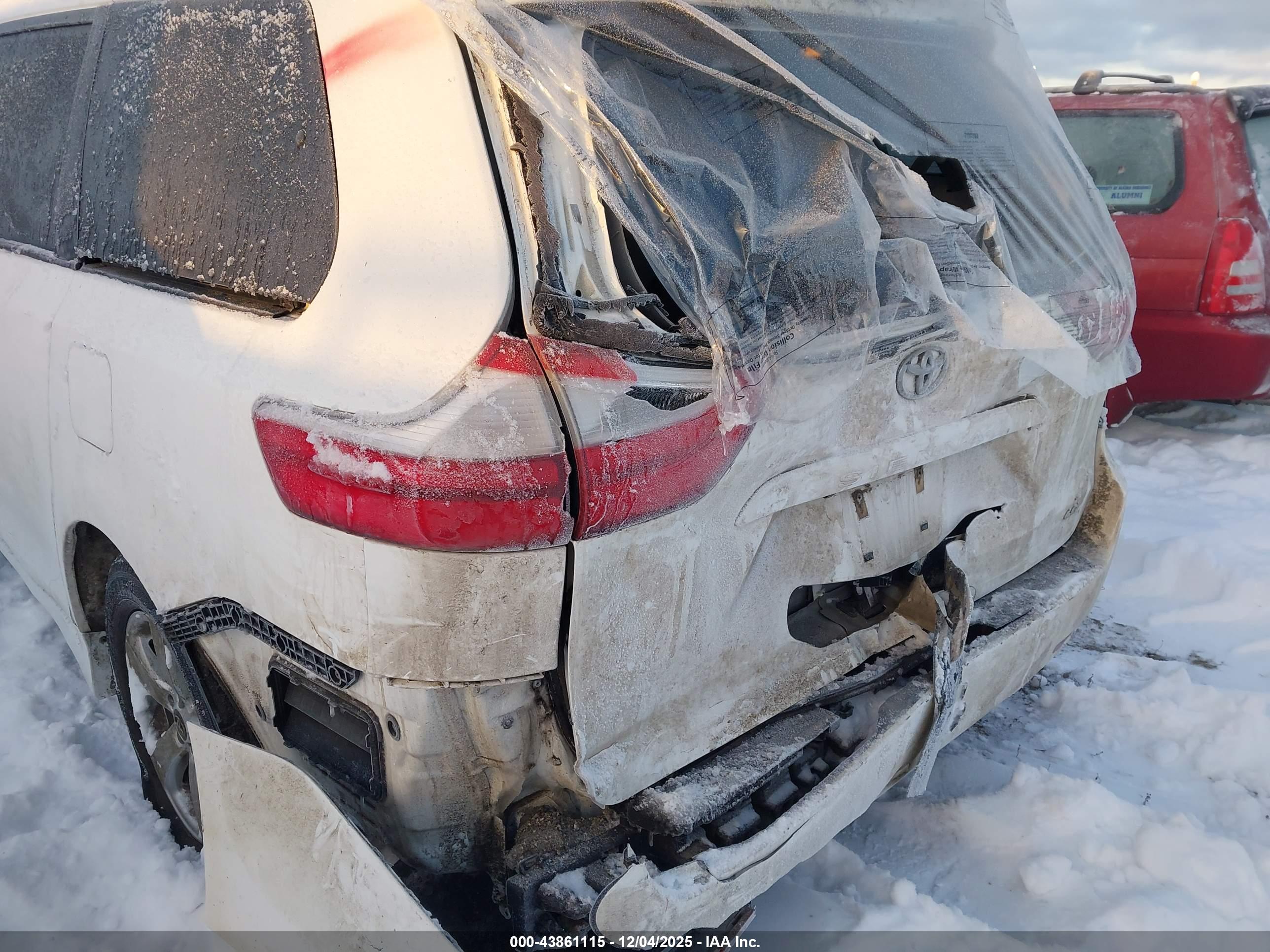 TOYOTA SIENNA image 6