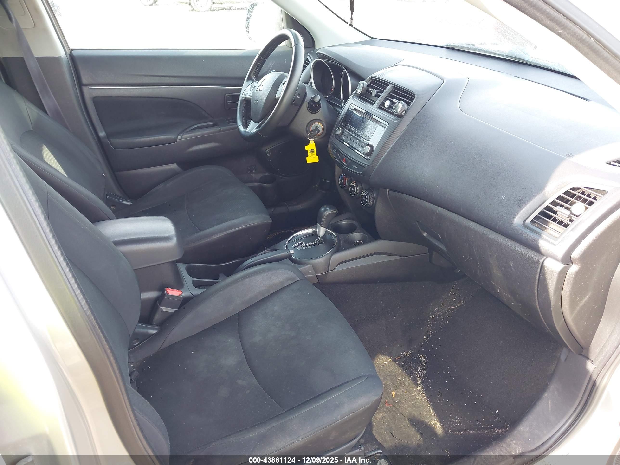 MITSUBISHI OUTLANDER image 5