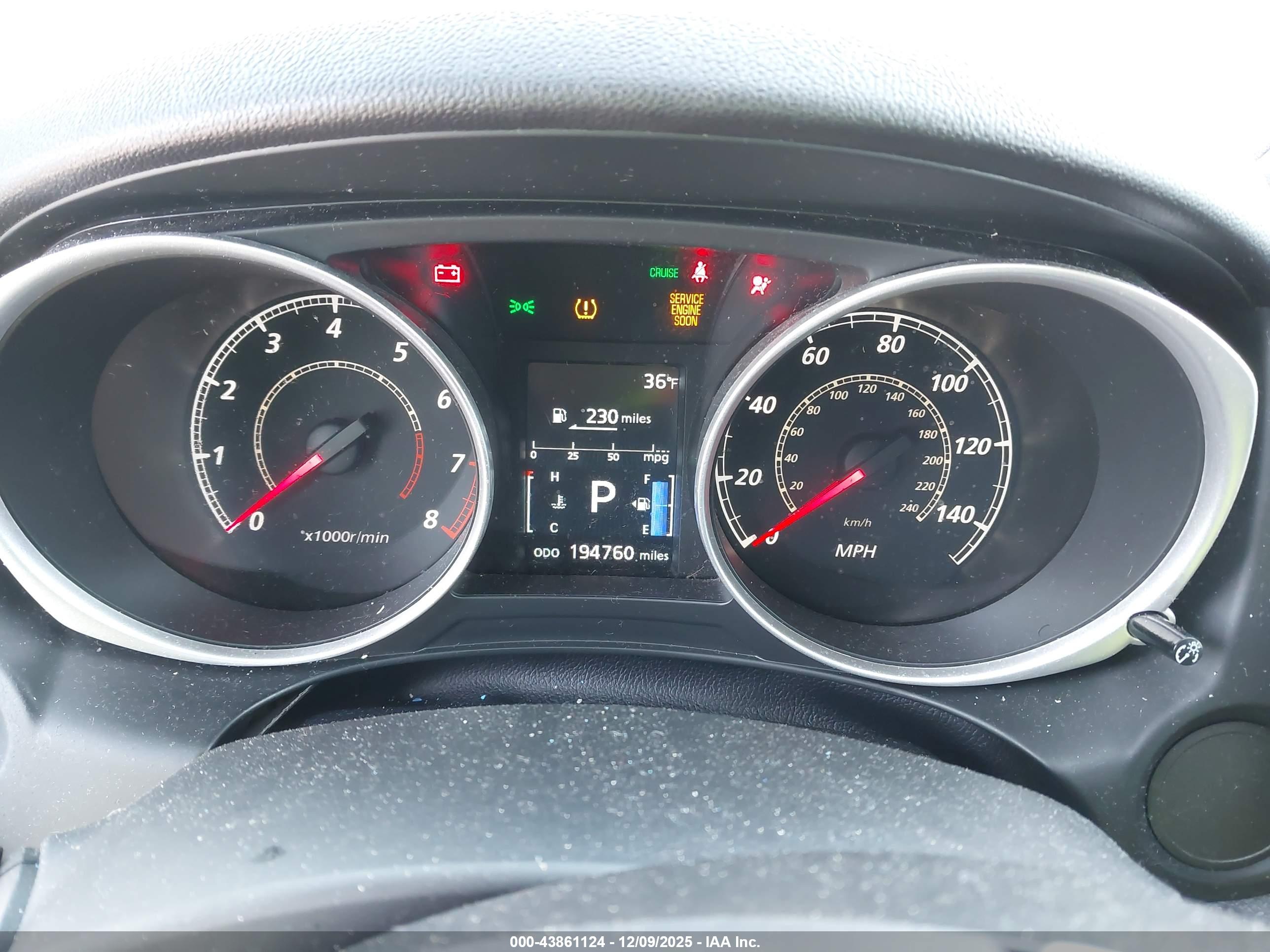 MITSUBISHI OUTLANDER image 7
