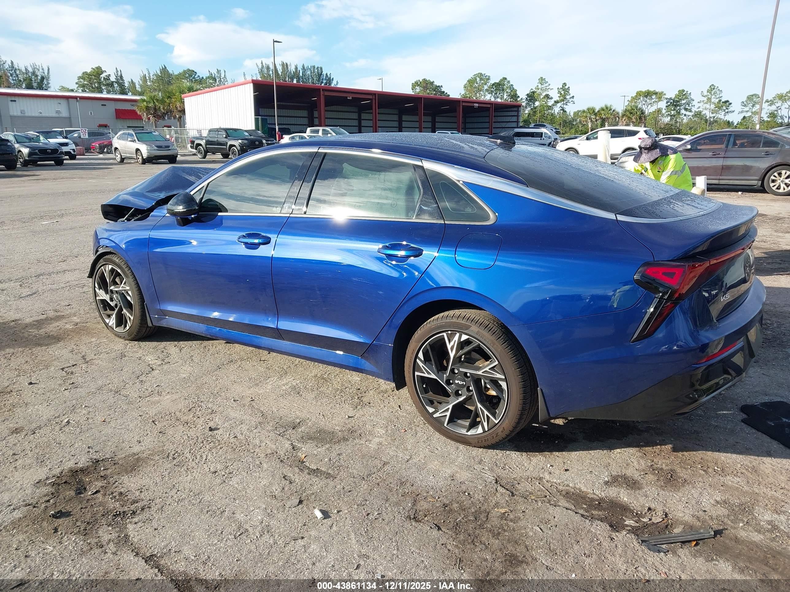 KIA K5 image 3
