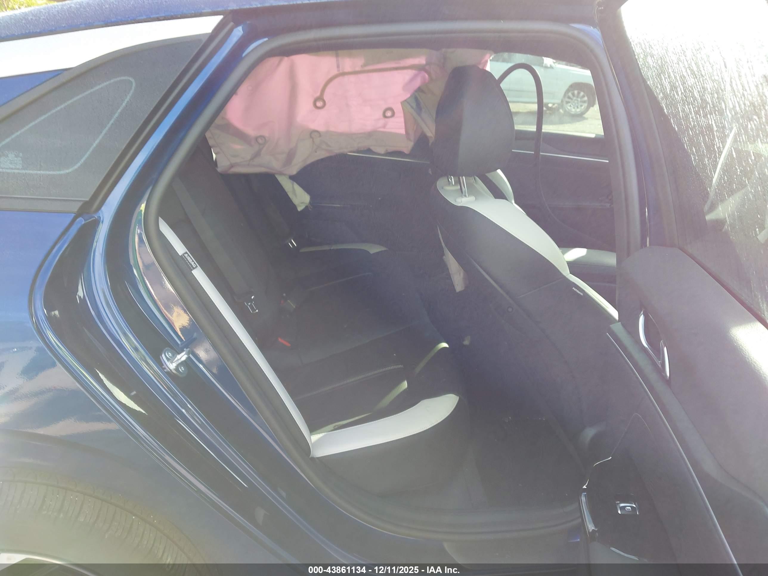 KIA K5 image 8