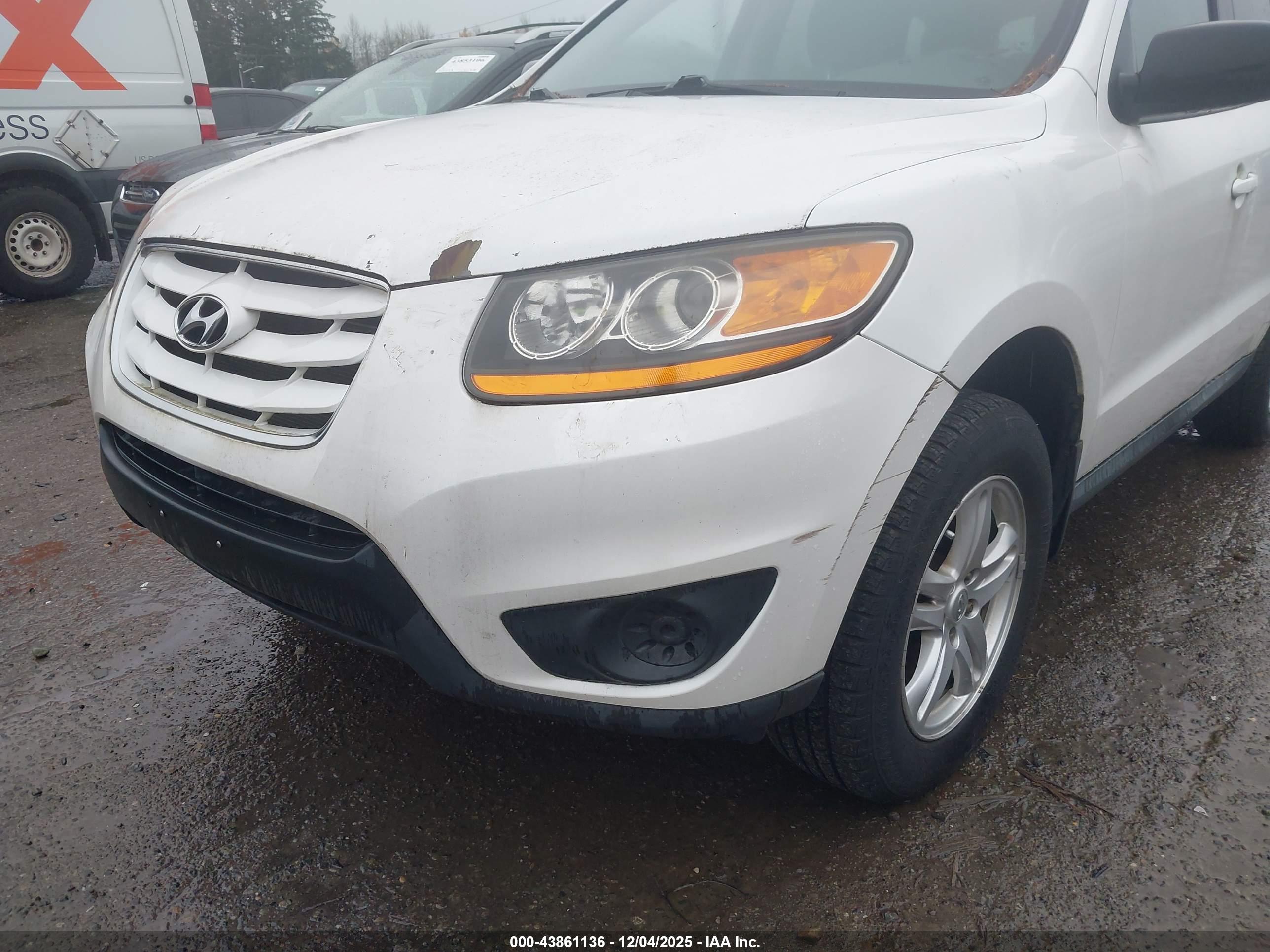 HYUNDAI SANTA image 6