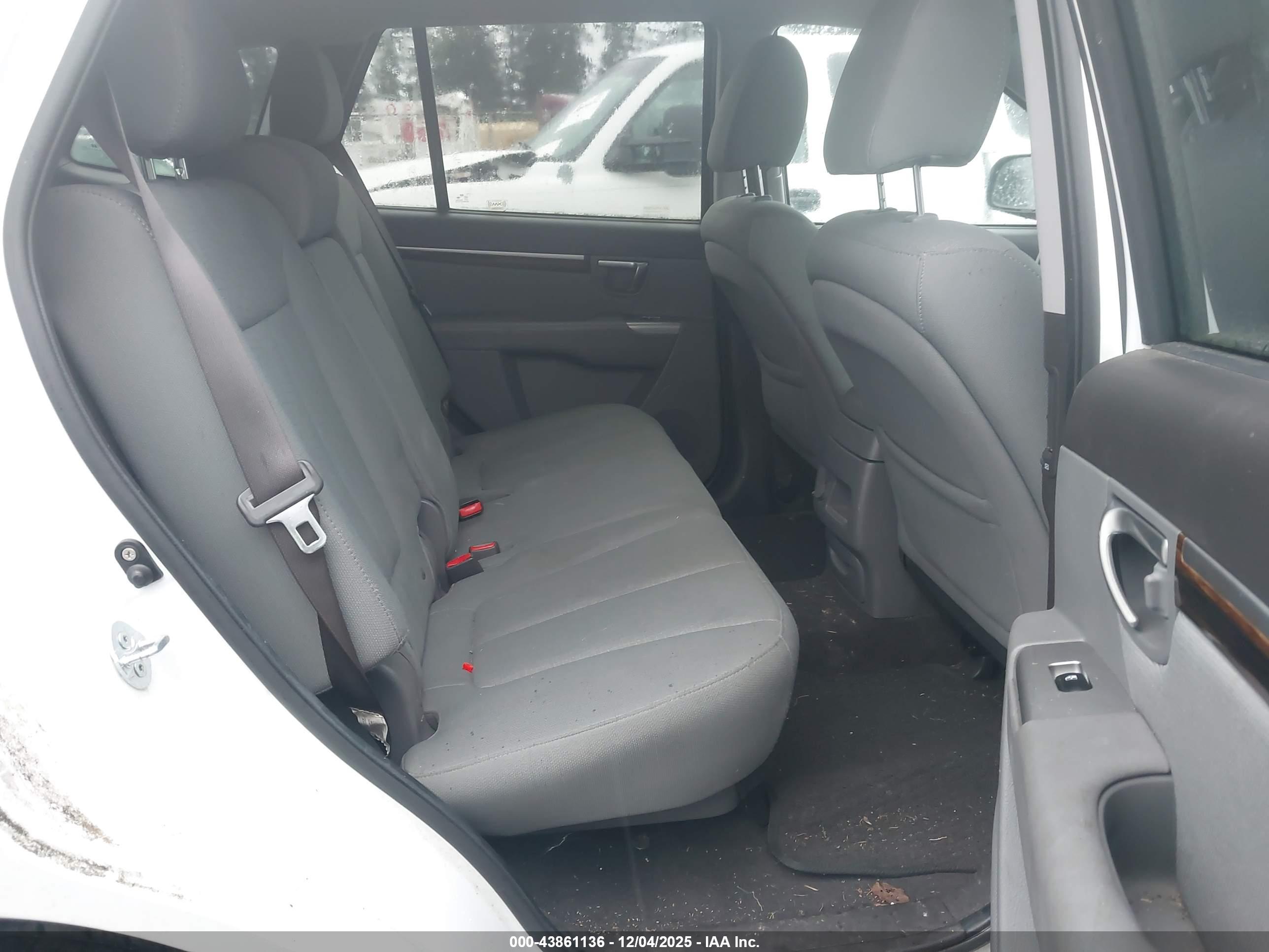 HYUNDAI SANTA image 8