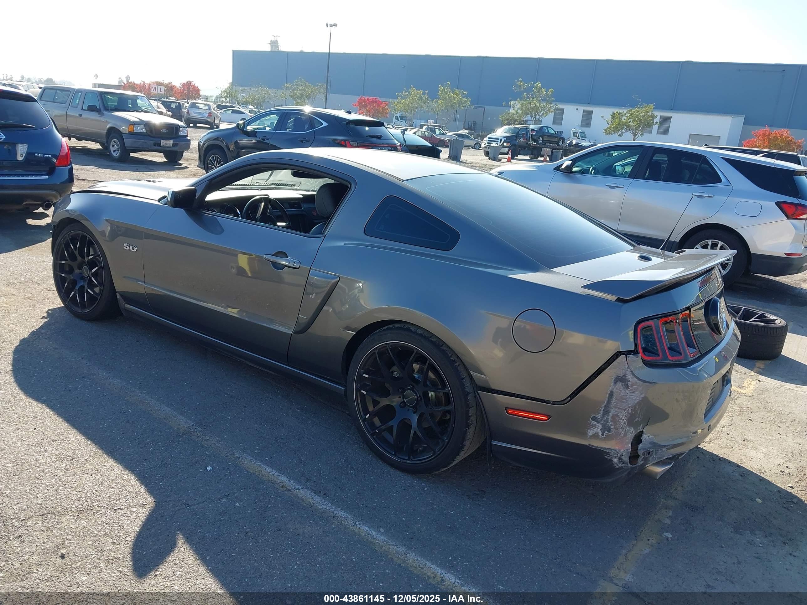 FORD MUSTANG image 3
