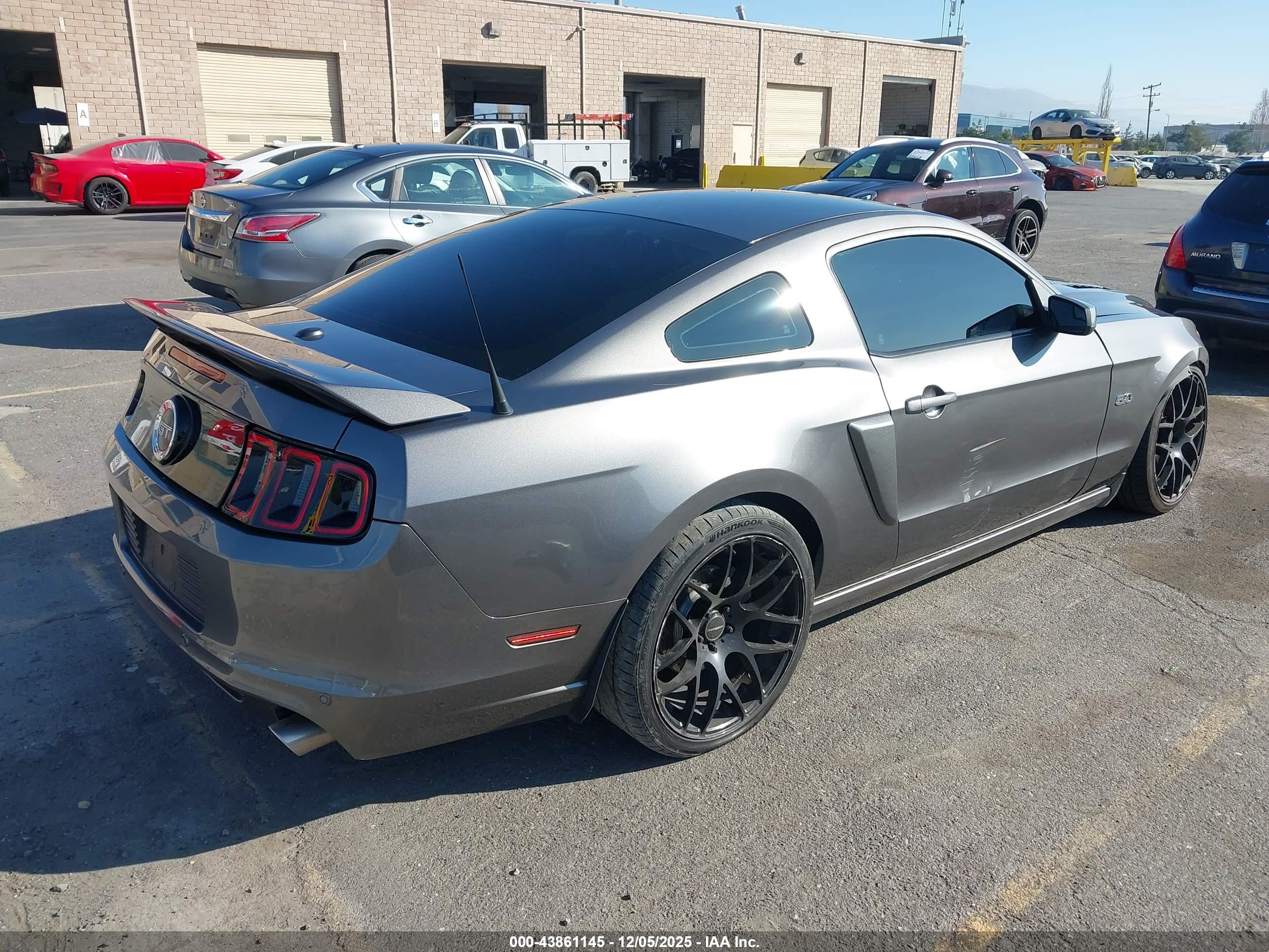 FORD MUSTANG image 4