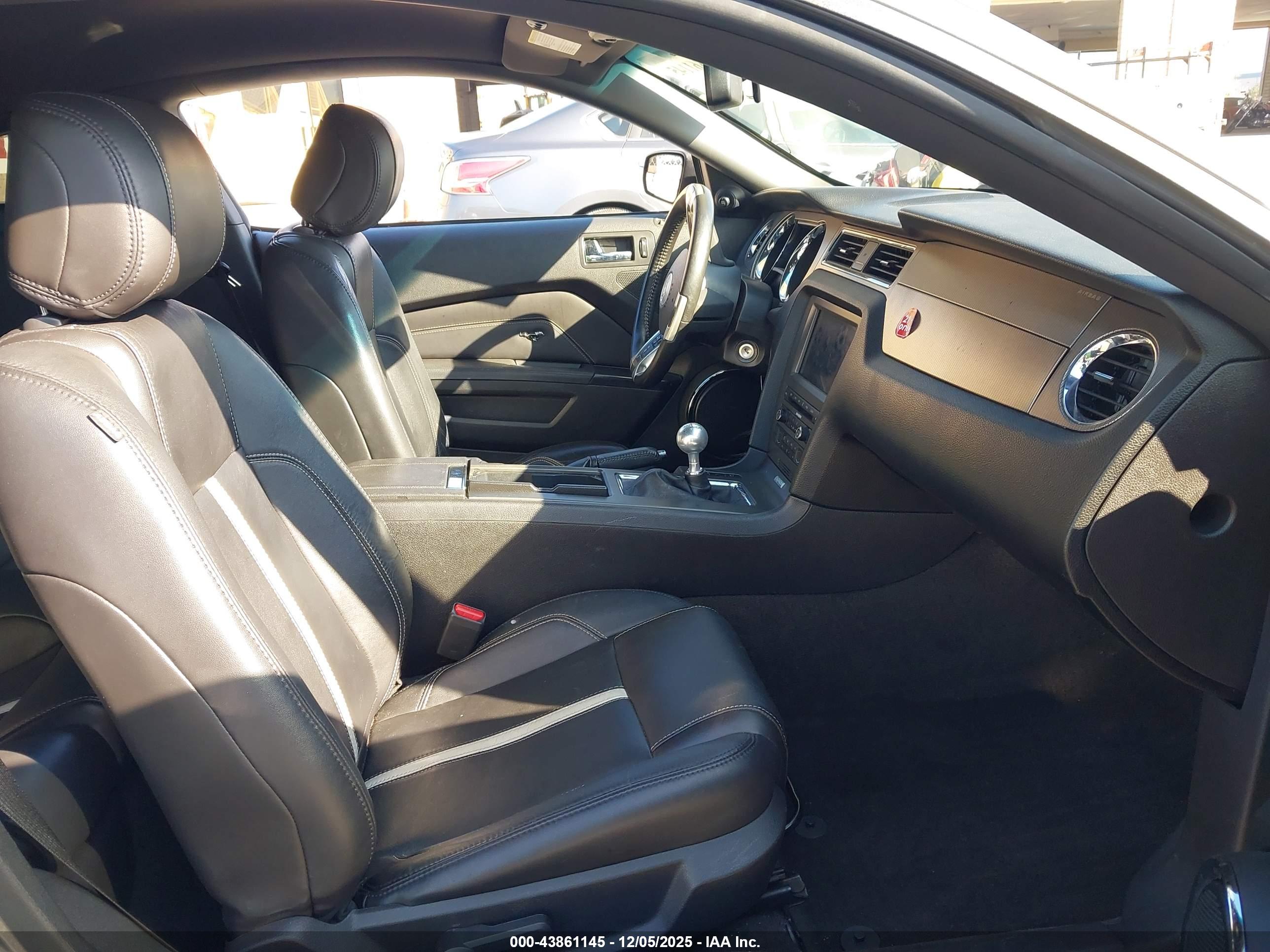 FORD MUSTANG image 5
