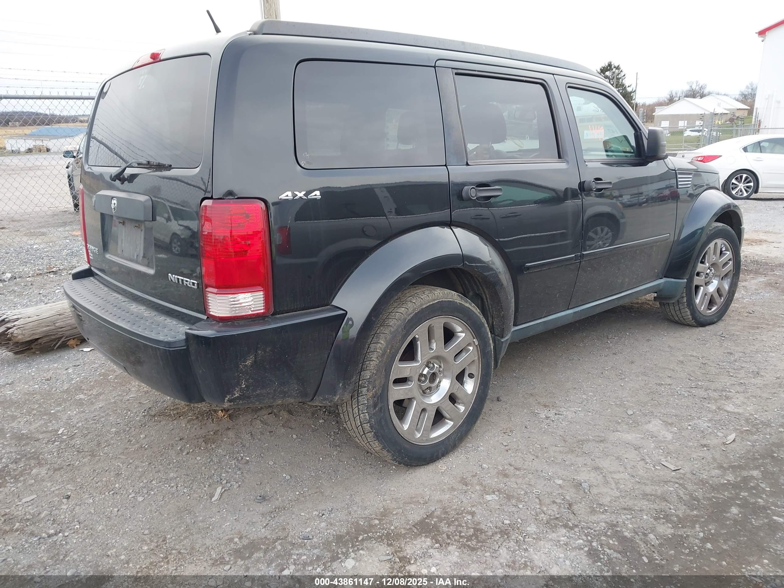 DODGE NITRO image 4