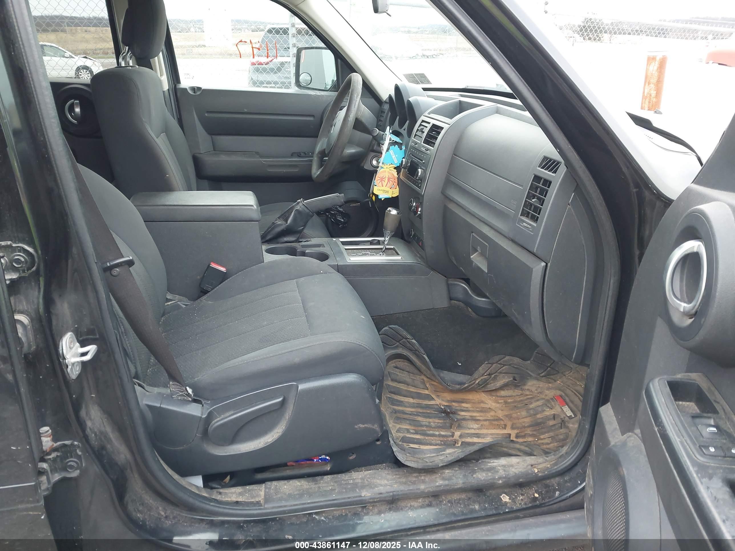 DODGE NITRO image 5