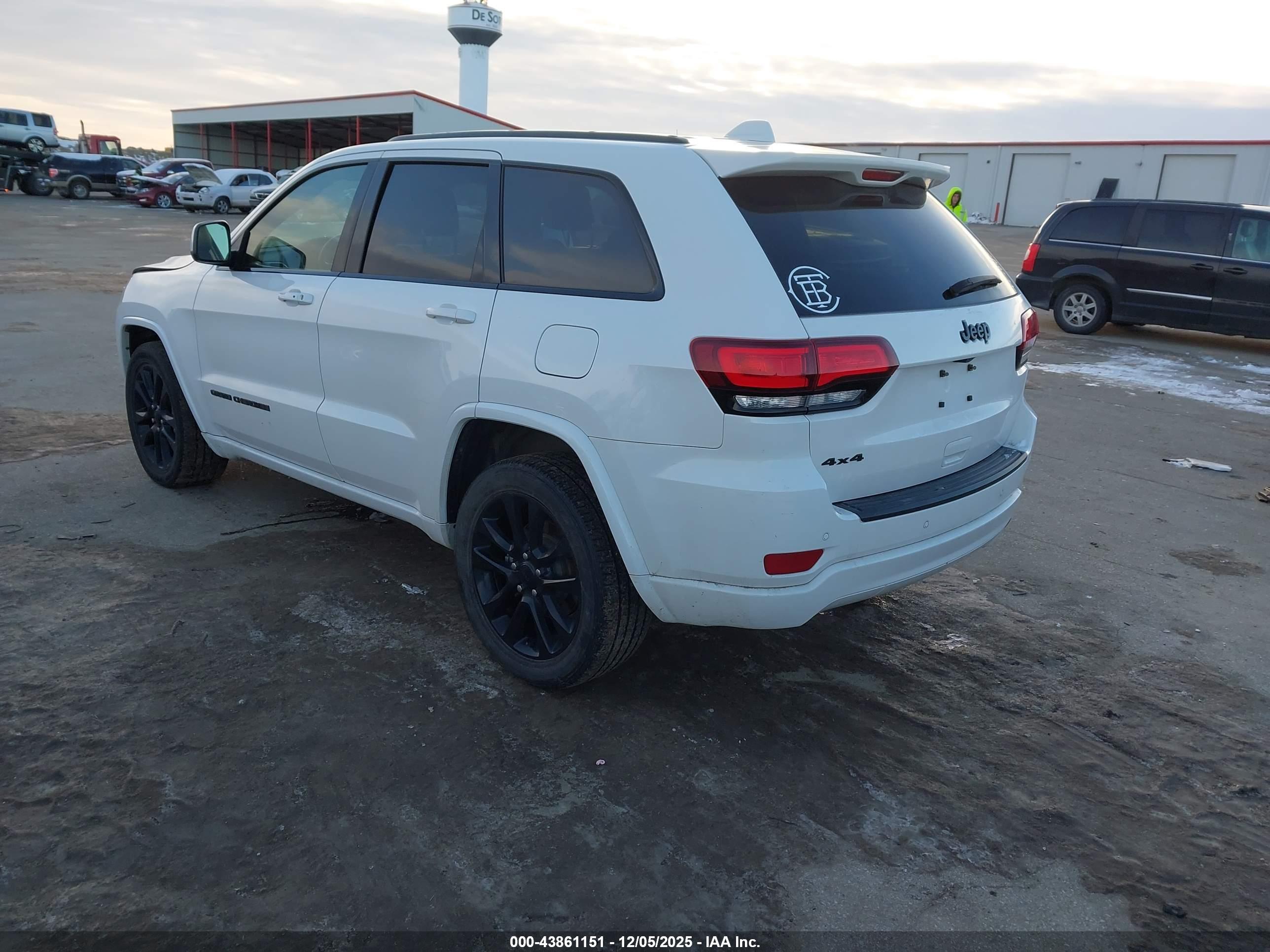 JEEP GRAND image 3