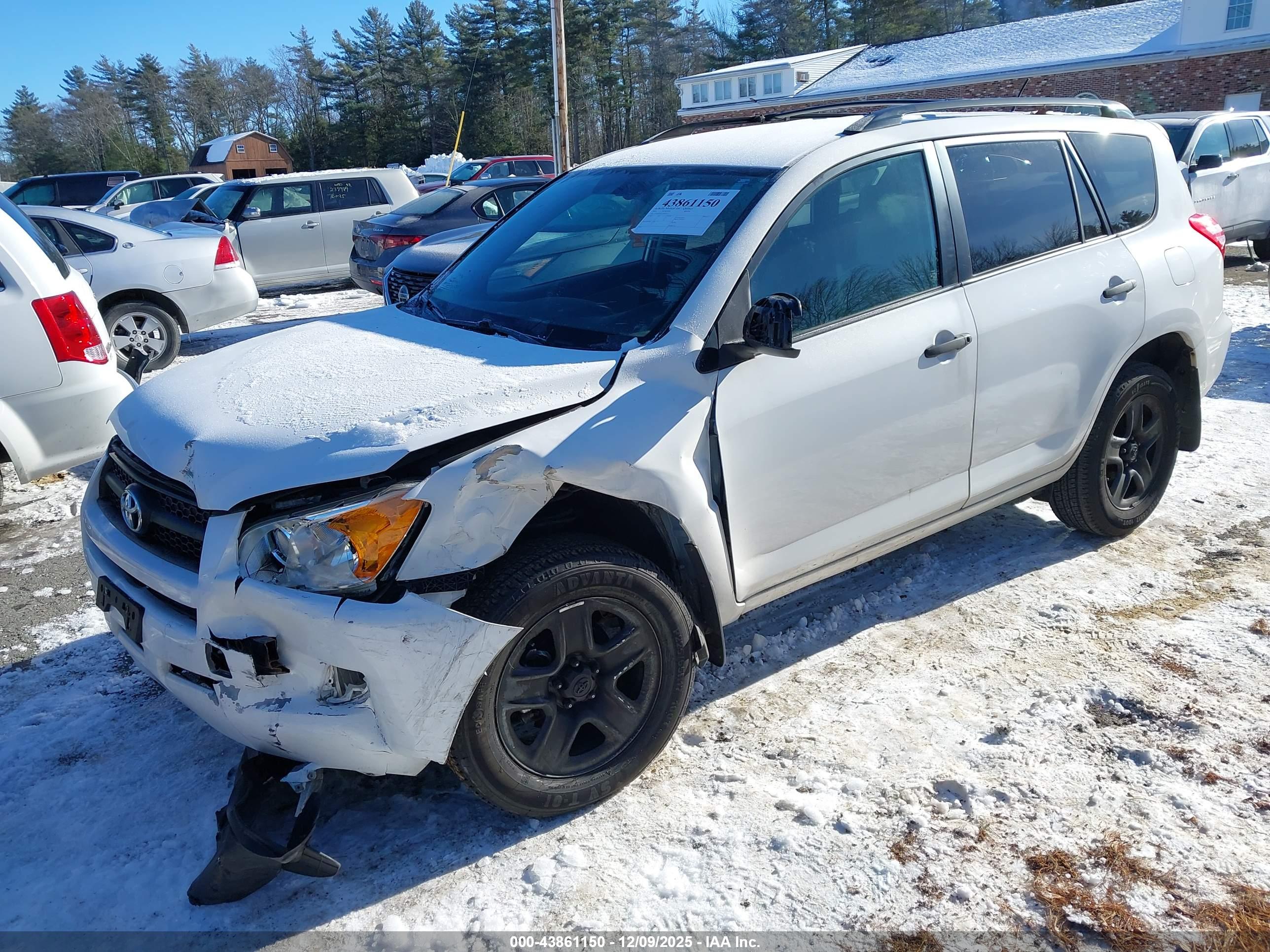 TOYOTA RAV4 image 2
