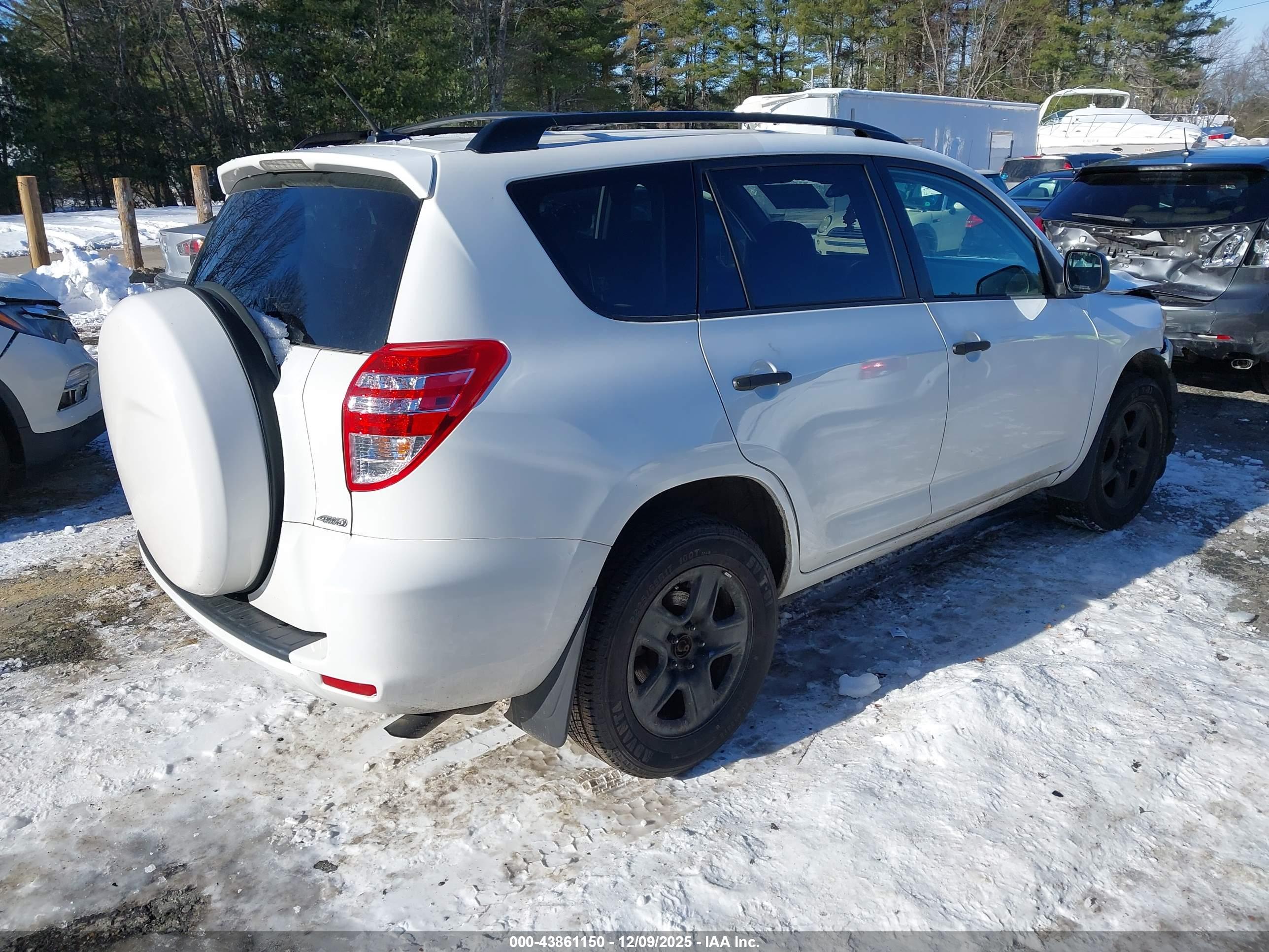 TOYOTA RAV4 image 4