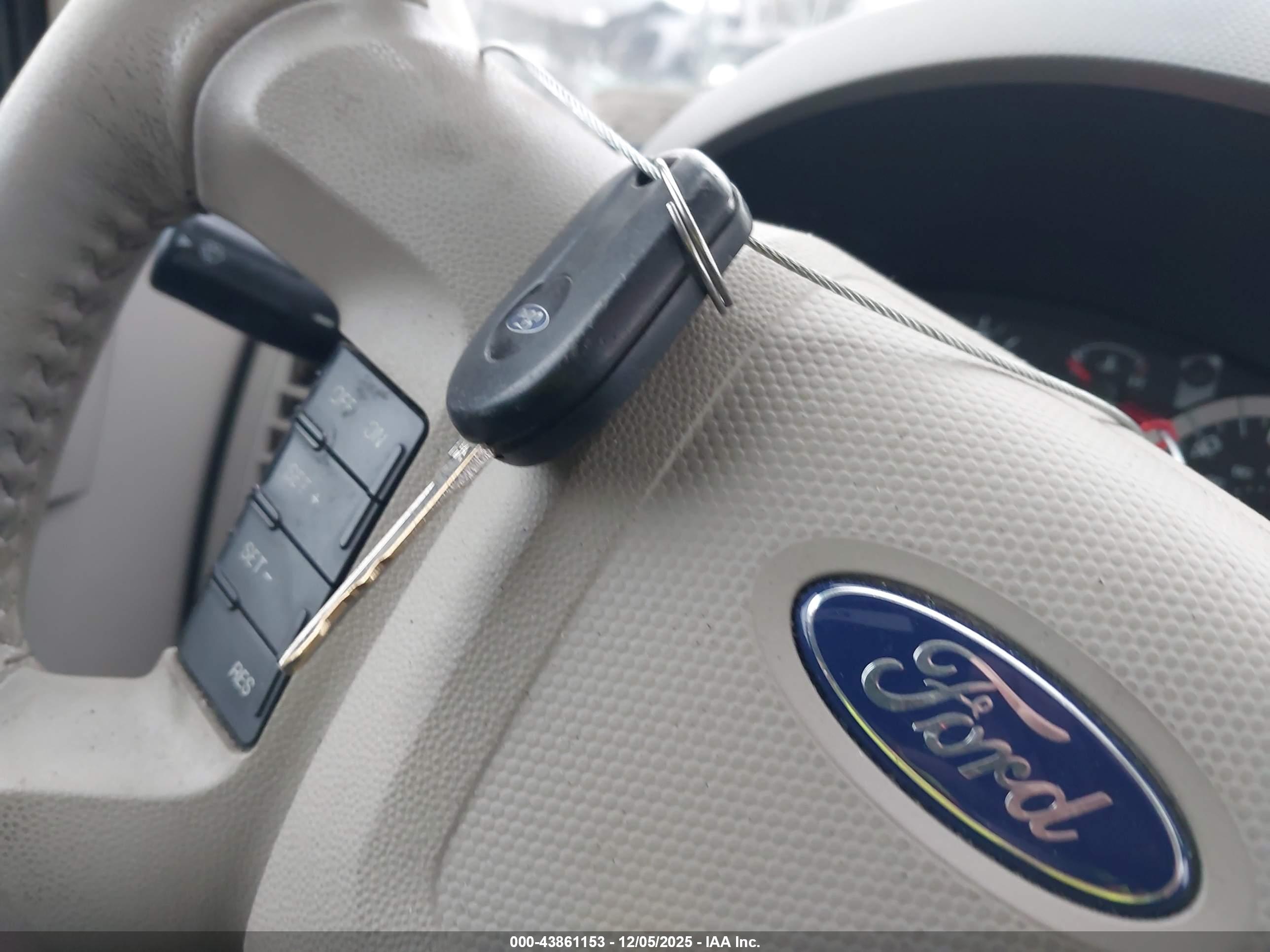 FORD ESCAPE image 11