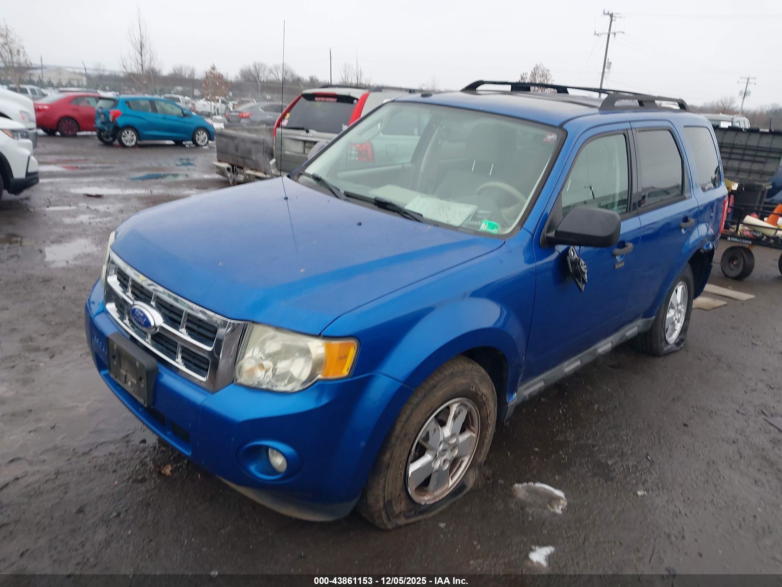 FORD ESCAPE image 2