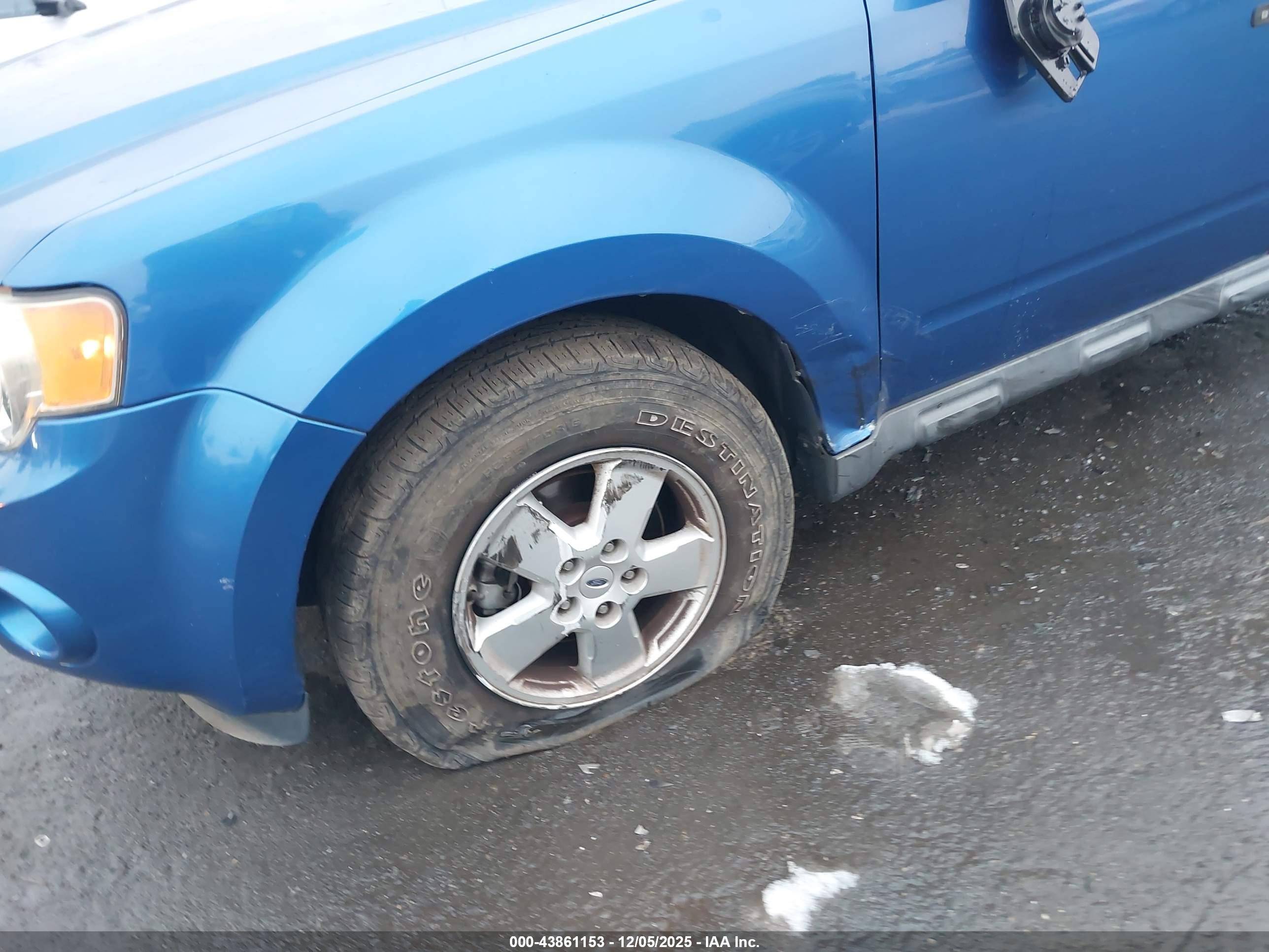 FORD ESCAPE image 6