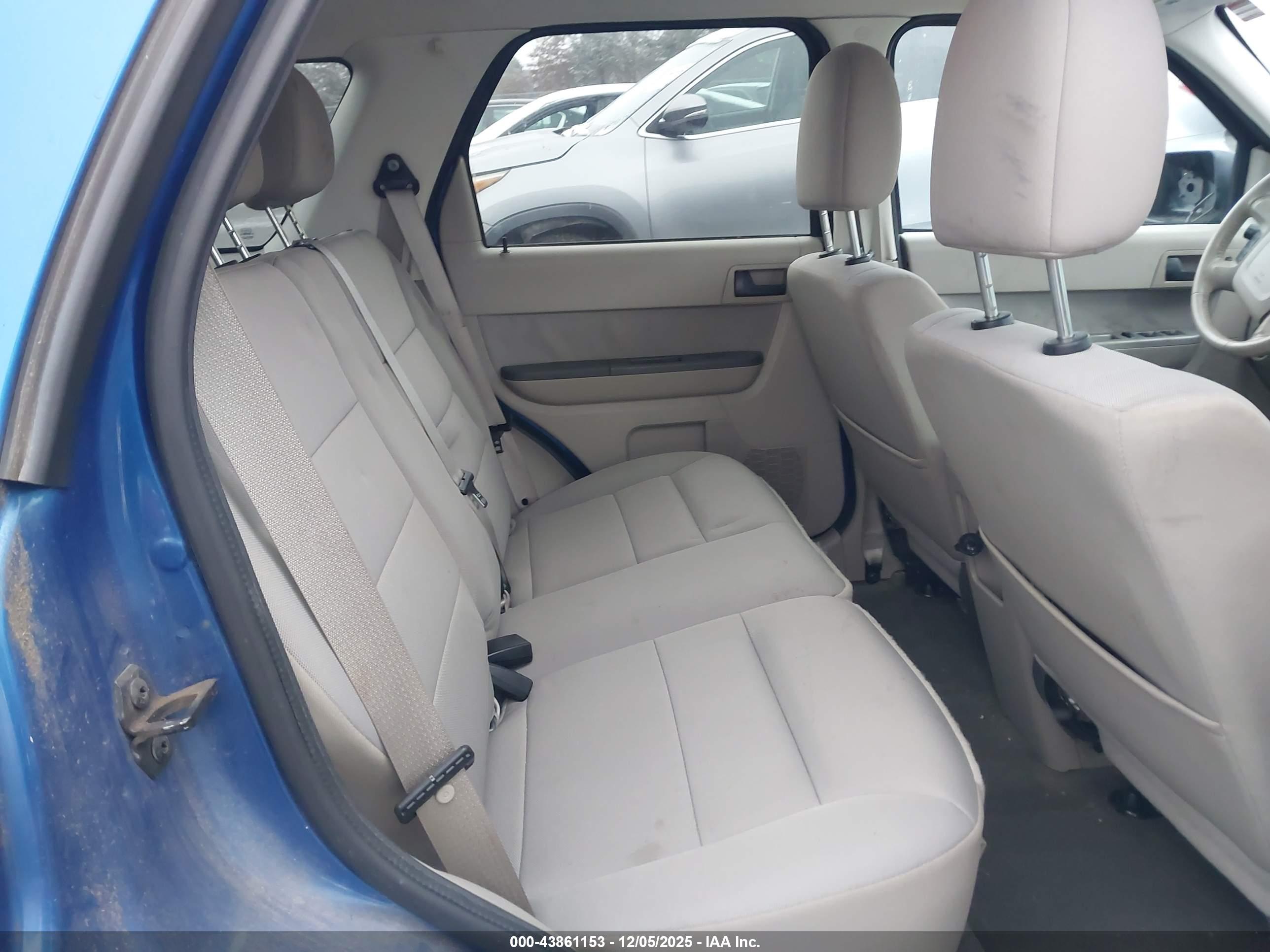 FORD ESCAPE image 8