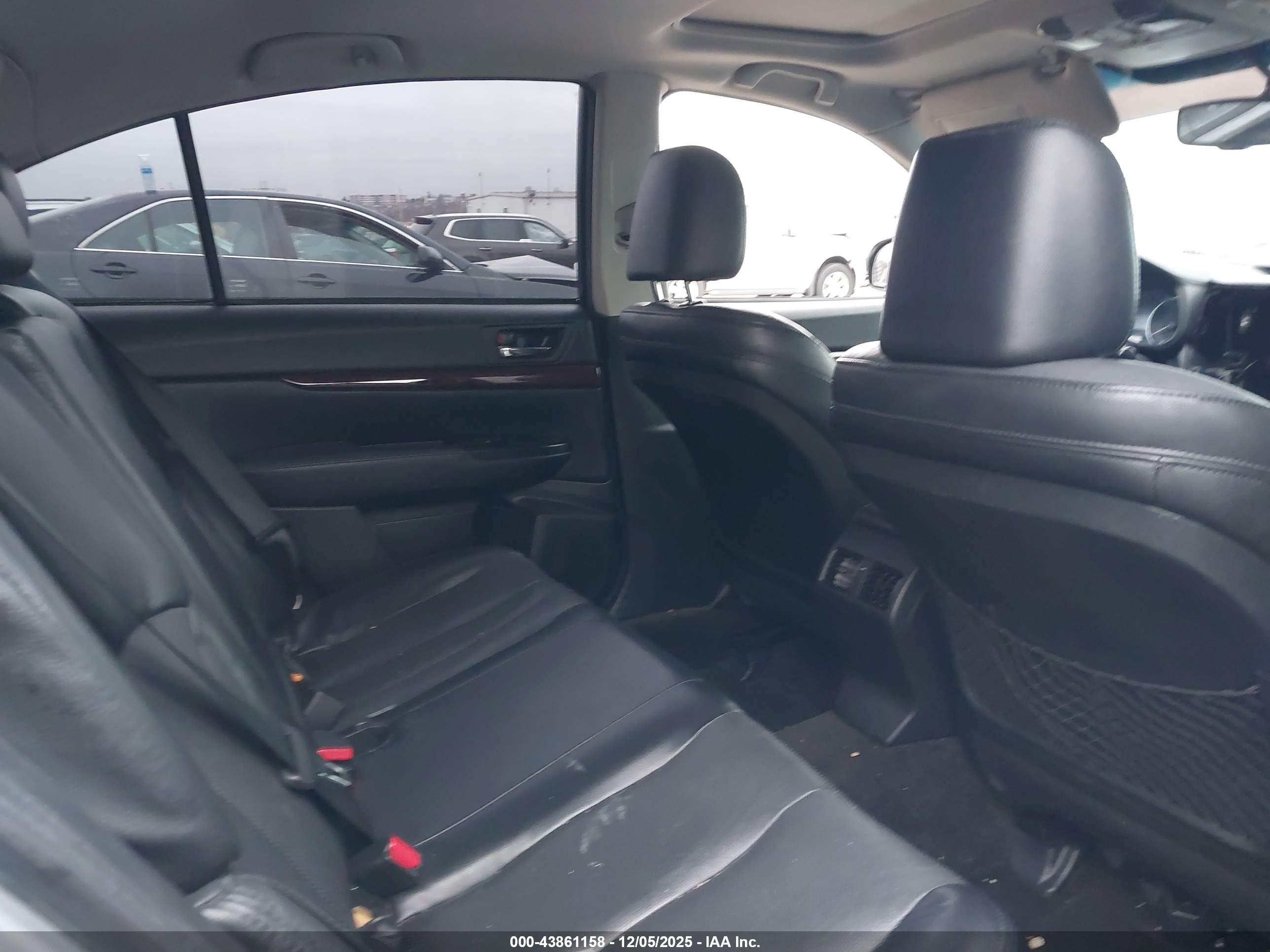 SUBARU LEGACY image 8