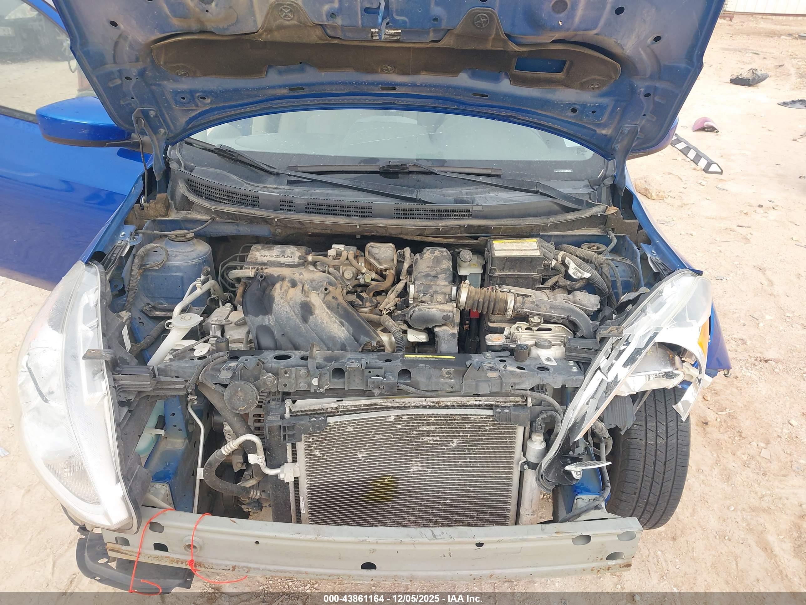 NISSAN VERSA image 10