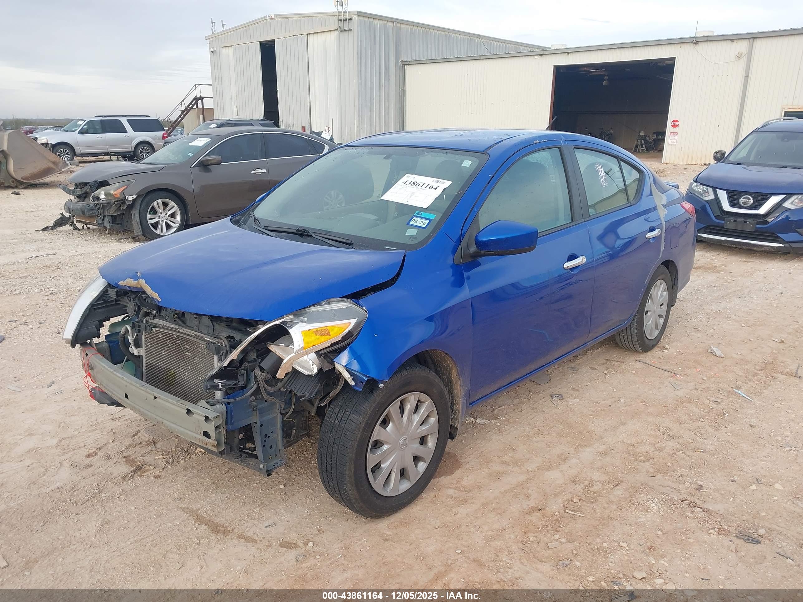 NISSAN VERSA image 2