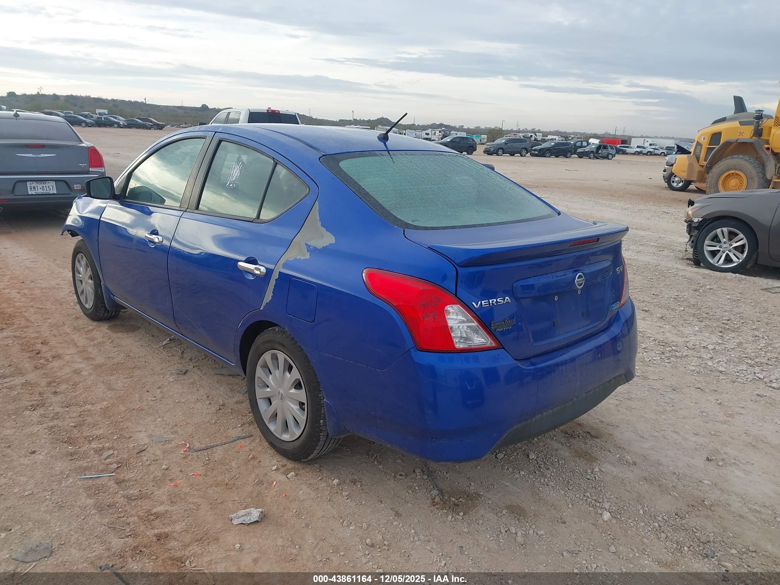 NISSAN VERSA image 3