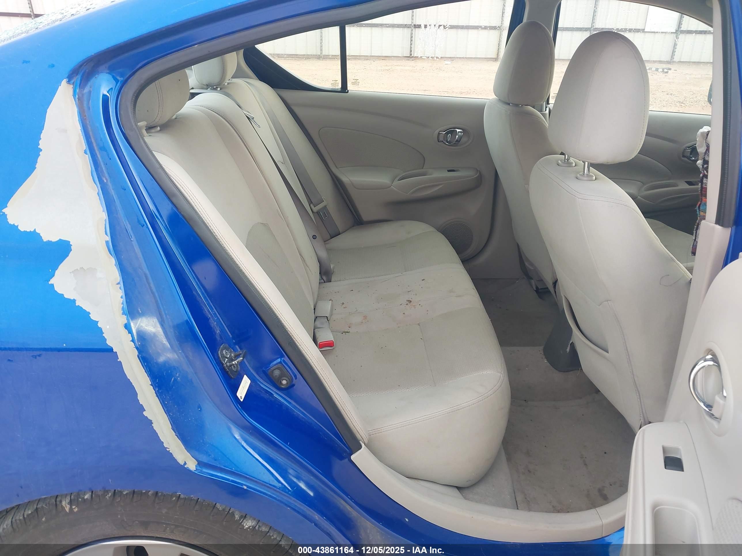 NISSAN VERSA image 8