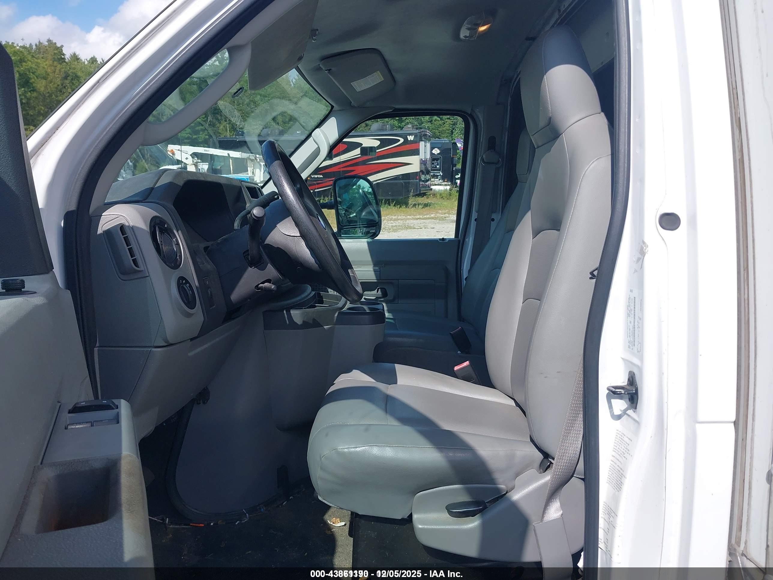 FORD E-350 image 8