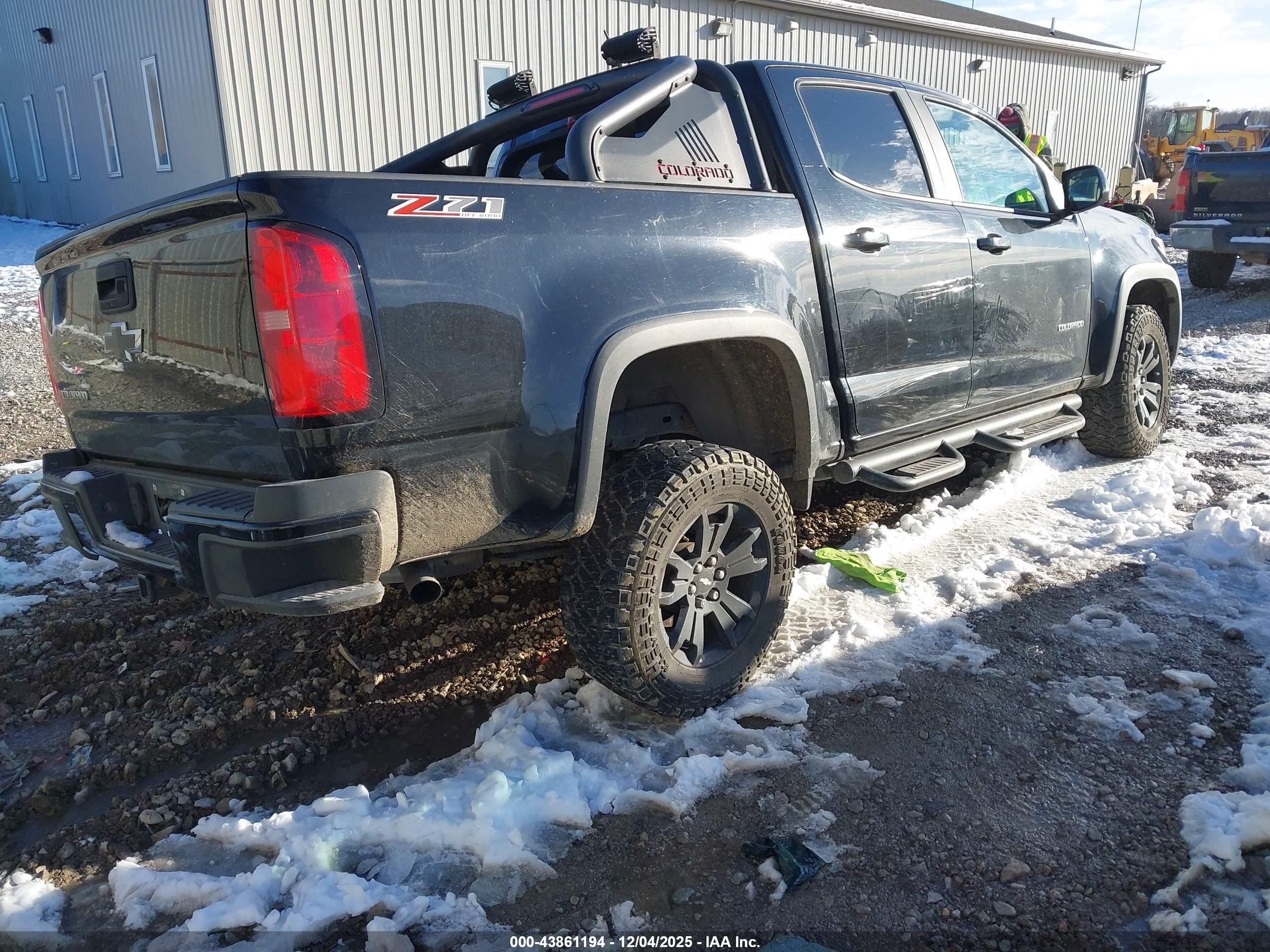 CHEVROLET COLORADO image 4