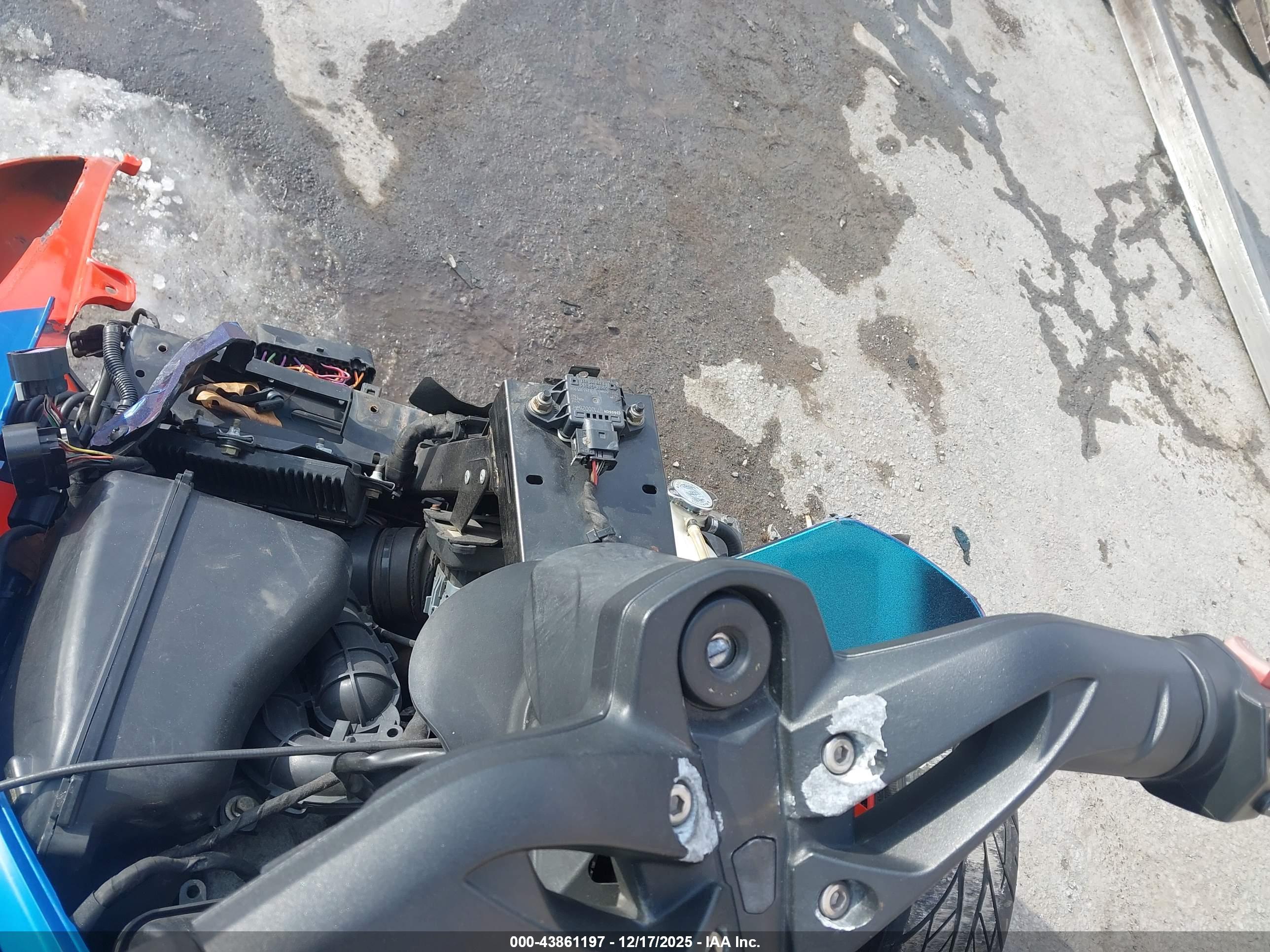 CAN-AM SPYDER image 7