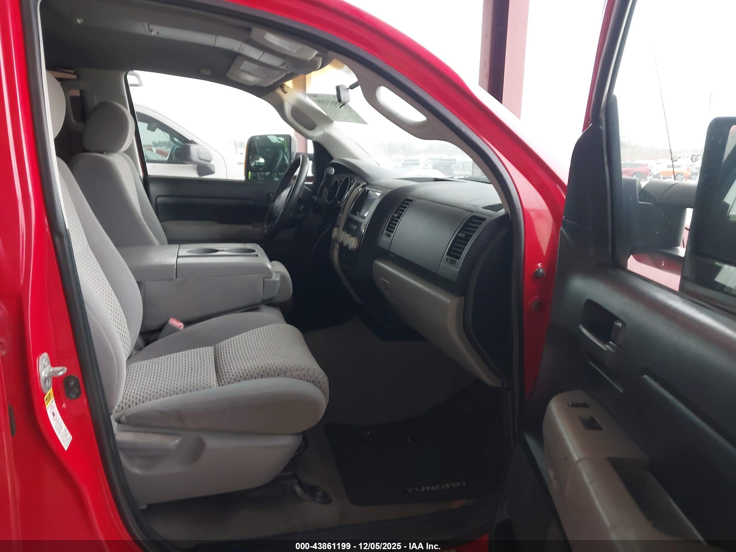 TOYOTA TUNDRA image 5