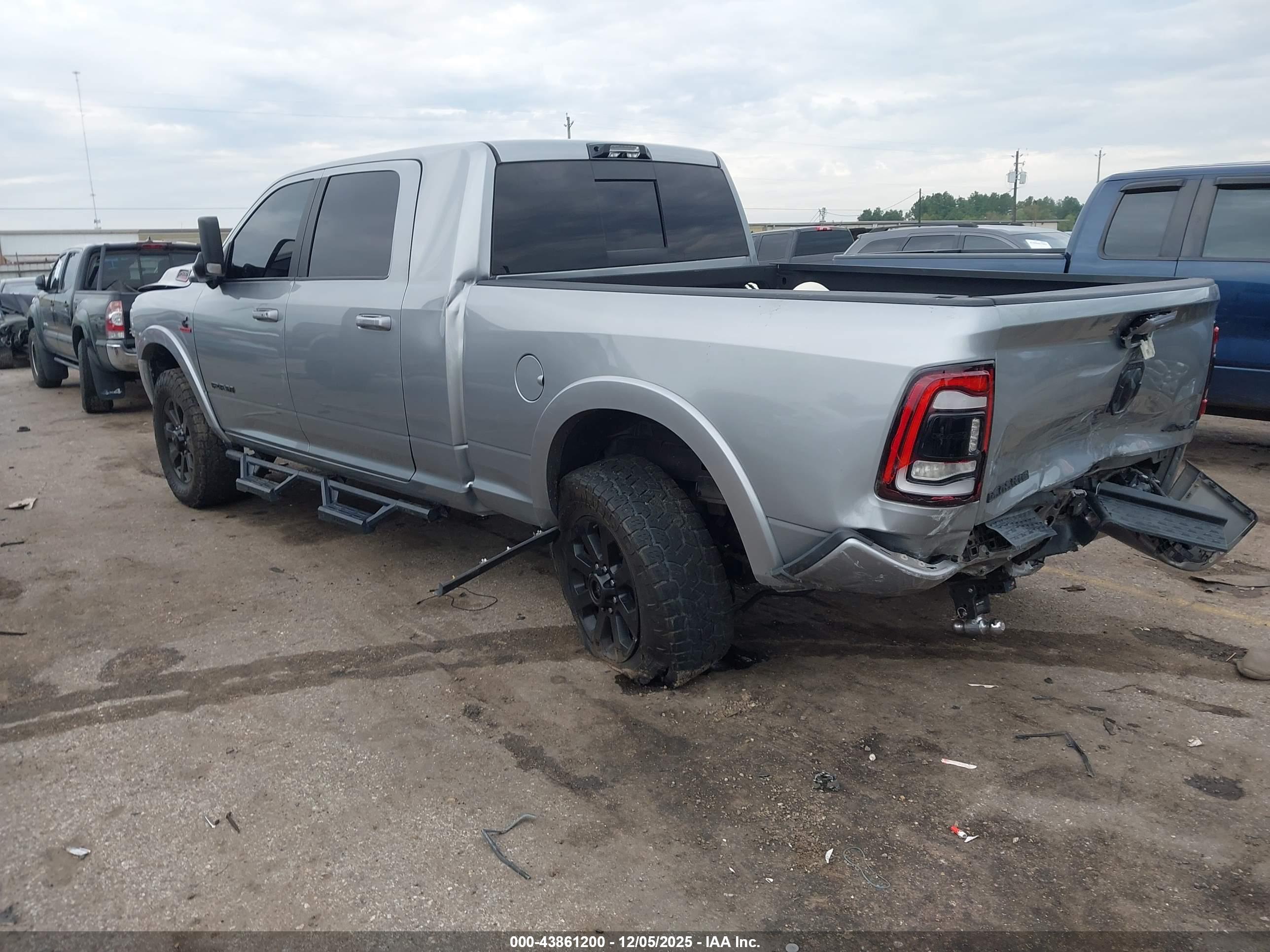 RAM 2500 image 3