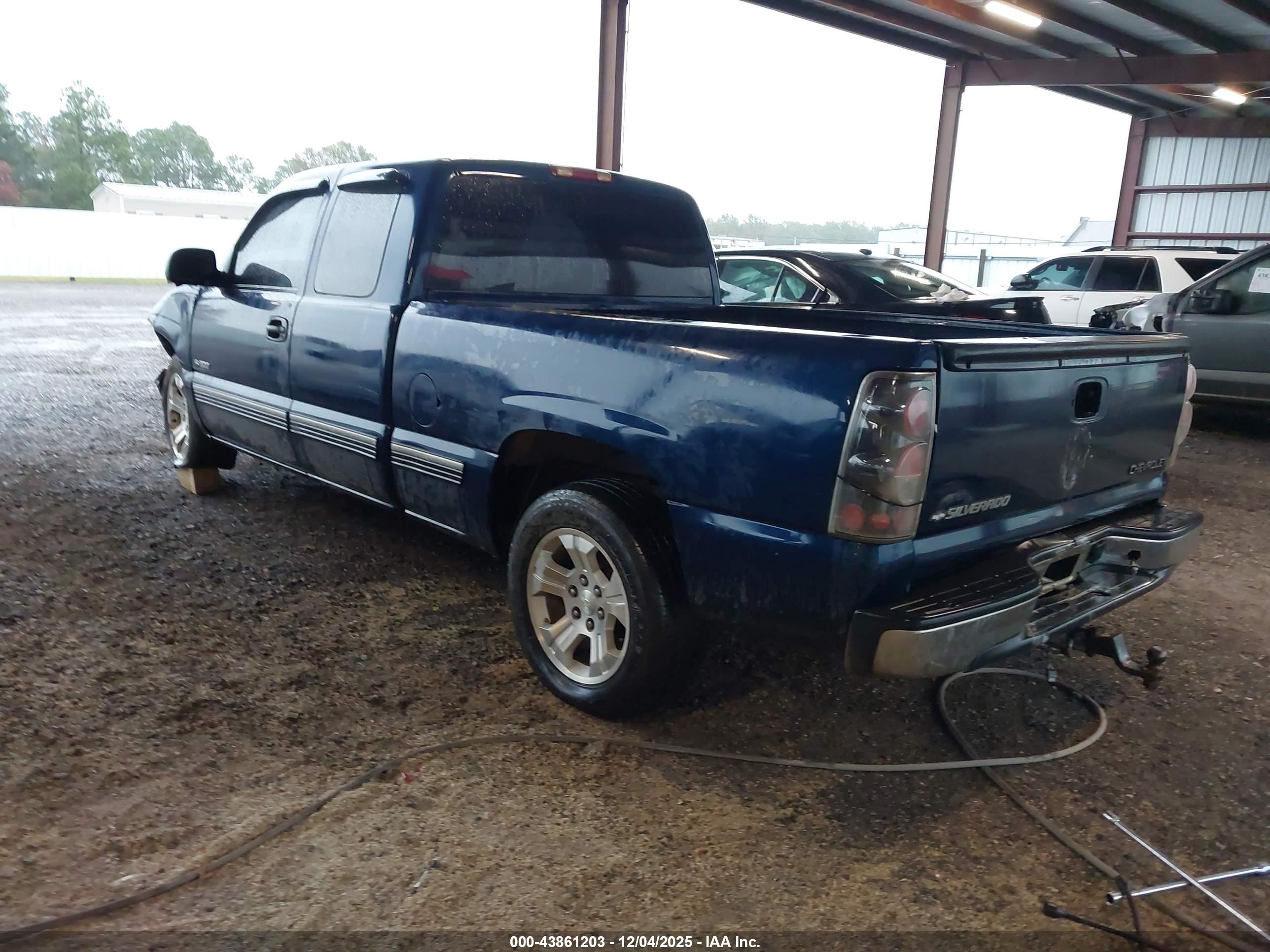CHEVROLET SILVERADO image 3