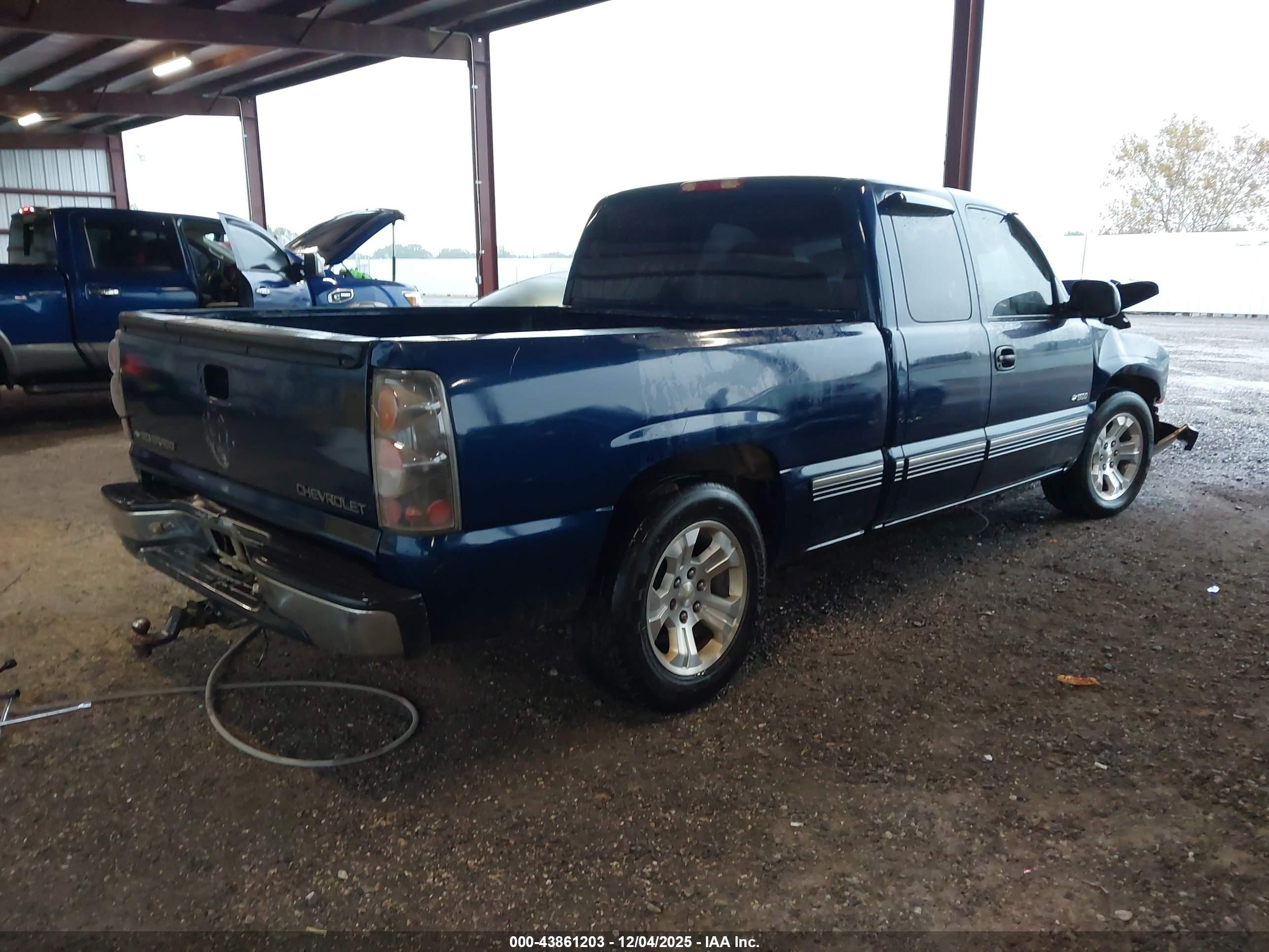 CHEVROLET SILVERADO image 4