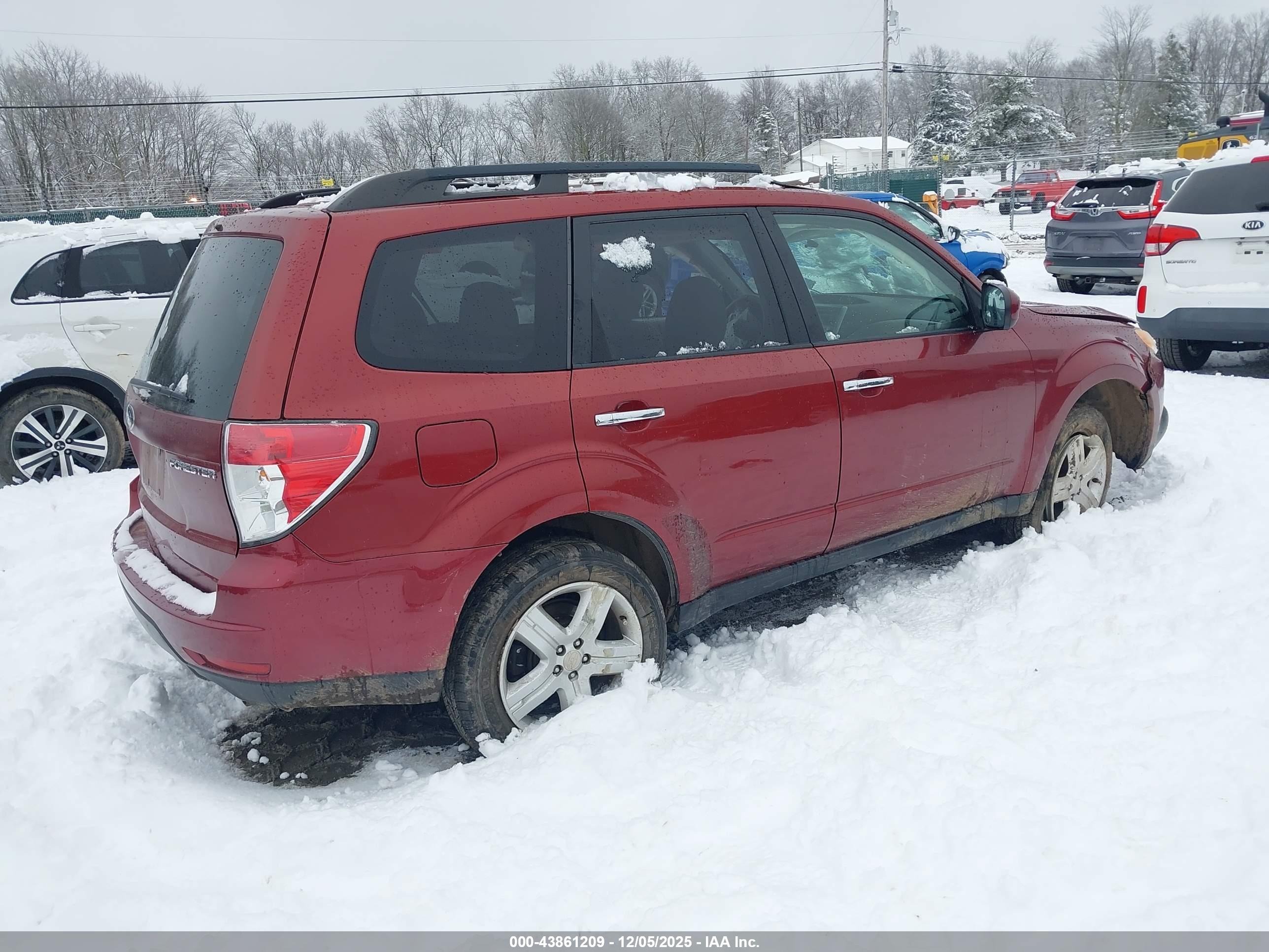 SUBARU FORESTER image 4