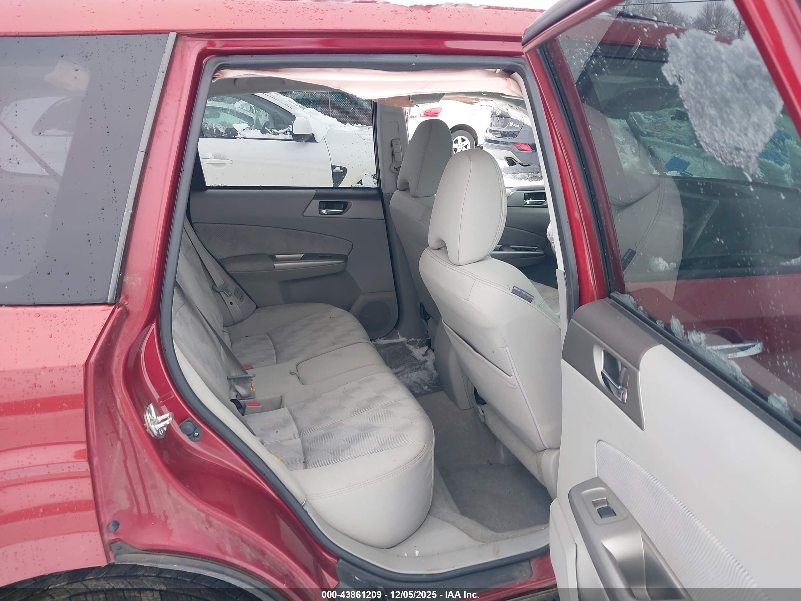 SUBARU FORESTER image 8