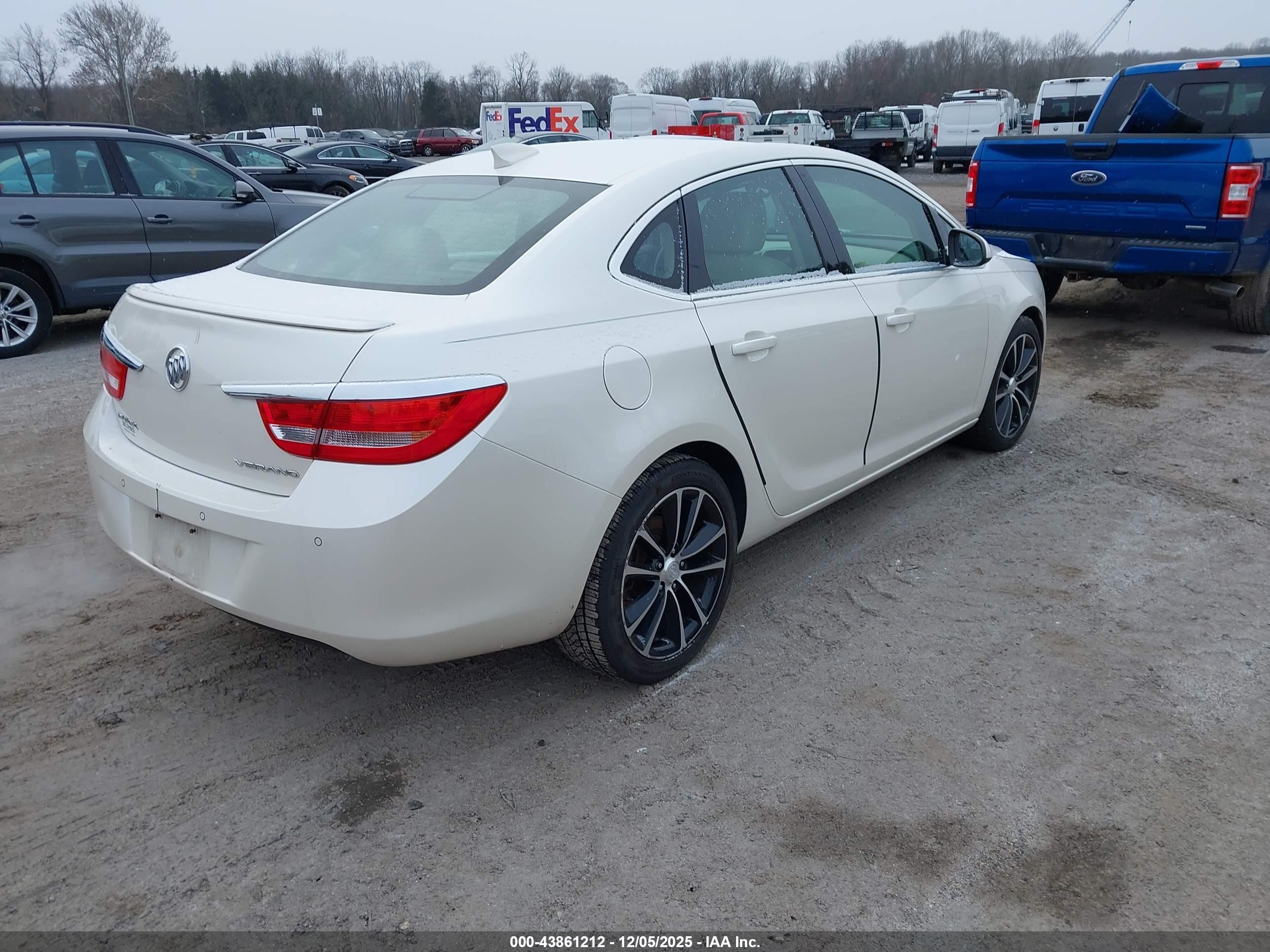 BUICK VERANO image 4