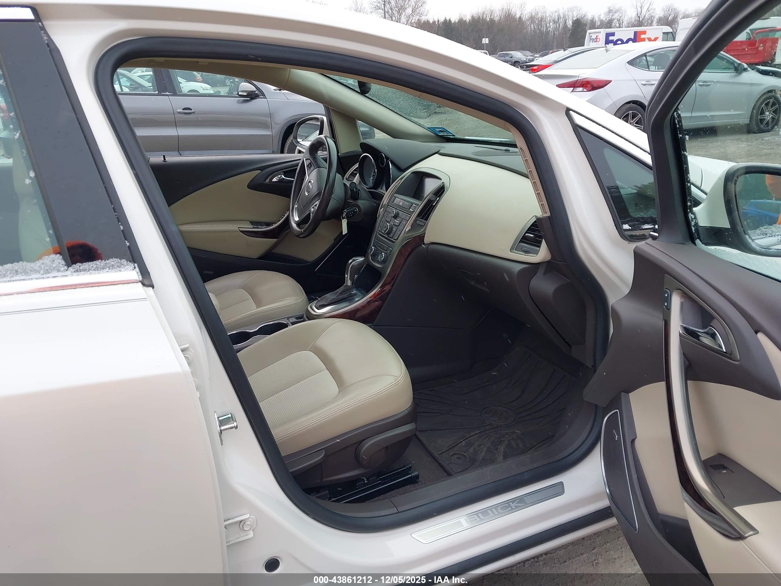 BUICK VERANO image 5