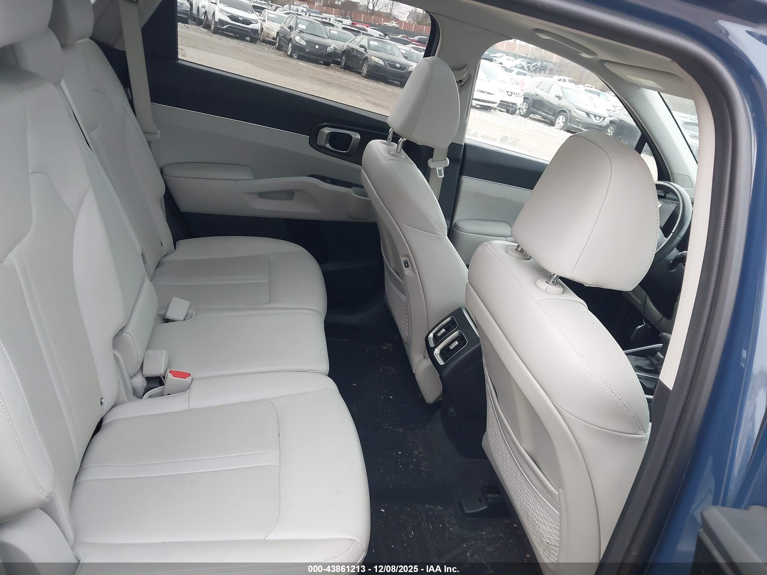 KIA SORENTO image 8