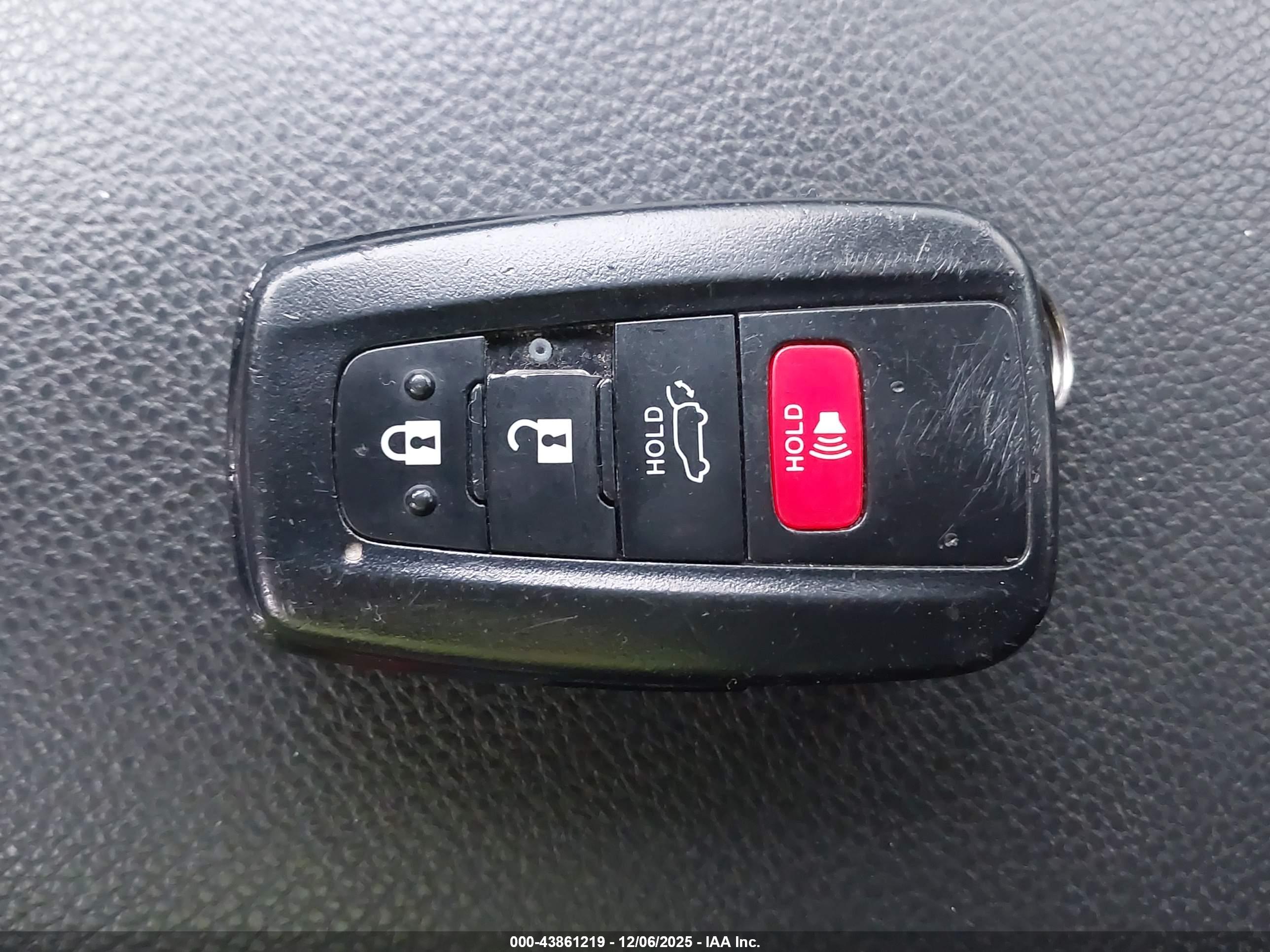 TOYOTA RAV4 image 11