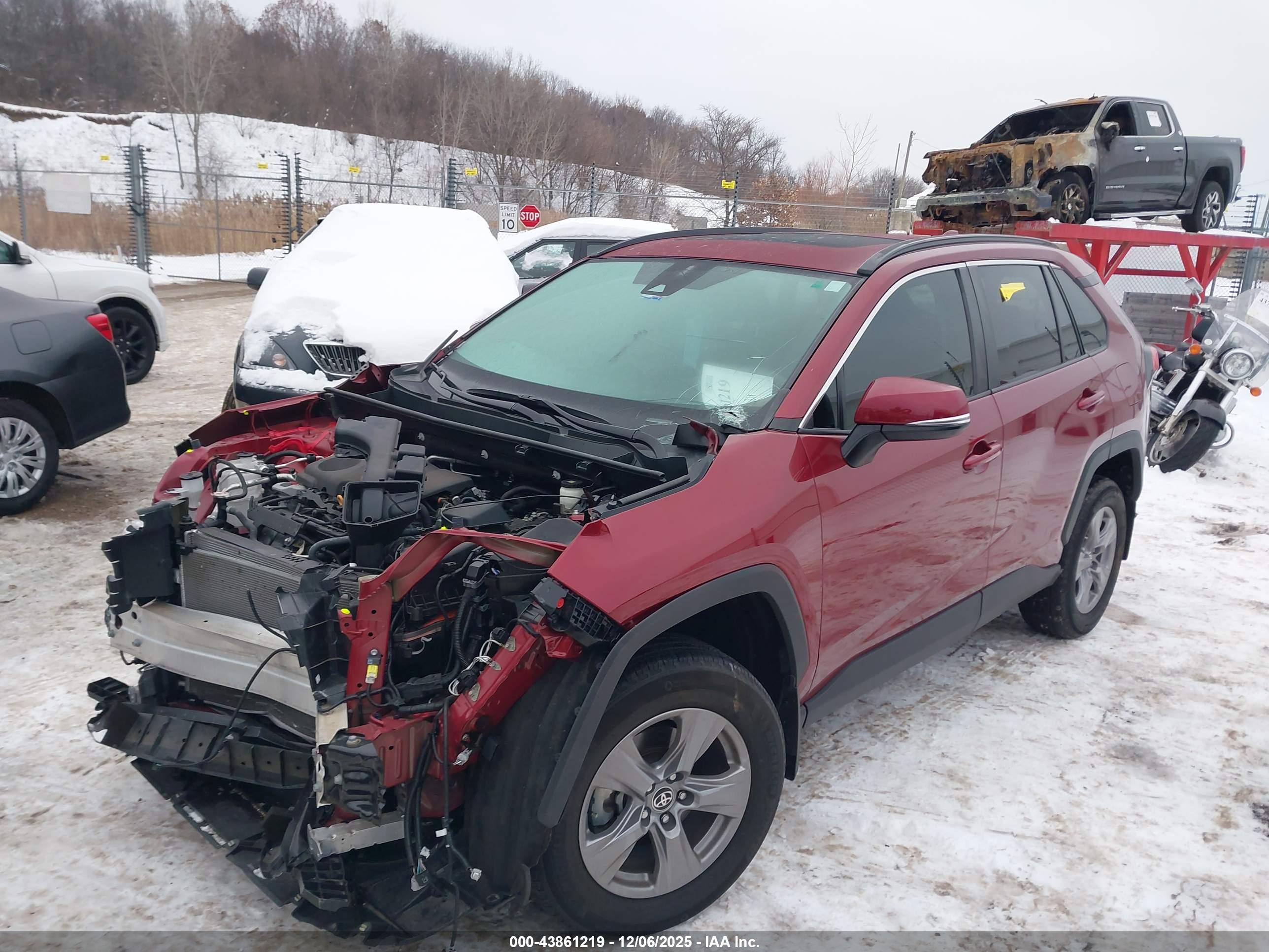 TOYOTA RAV4 image 2